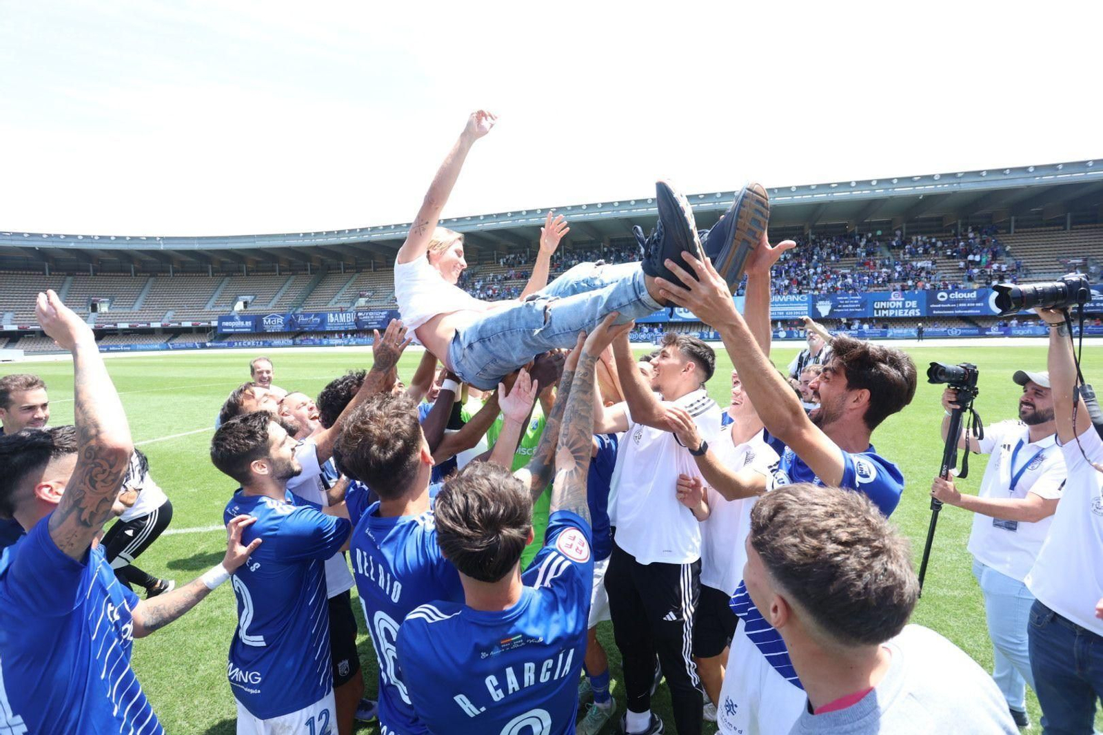Imágenes de la celebración del Xerez CD del ascenso virtual a Segunda RFEF Imágenes de la celebración del Xerez CD del ascenso virtual a Segunda RFEF