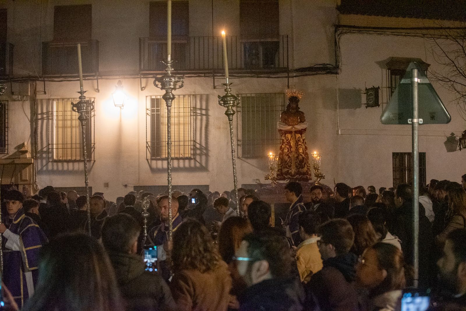 El vía crucis del Señor de las Penas en el Miércoles de Ceniza de Córdoba, en imágenes