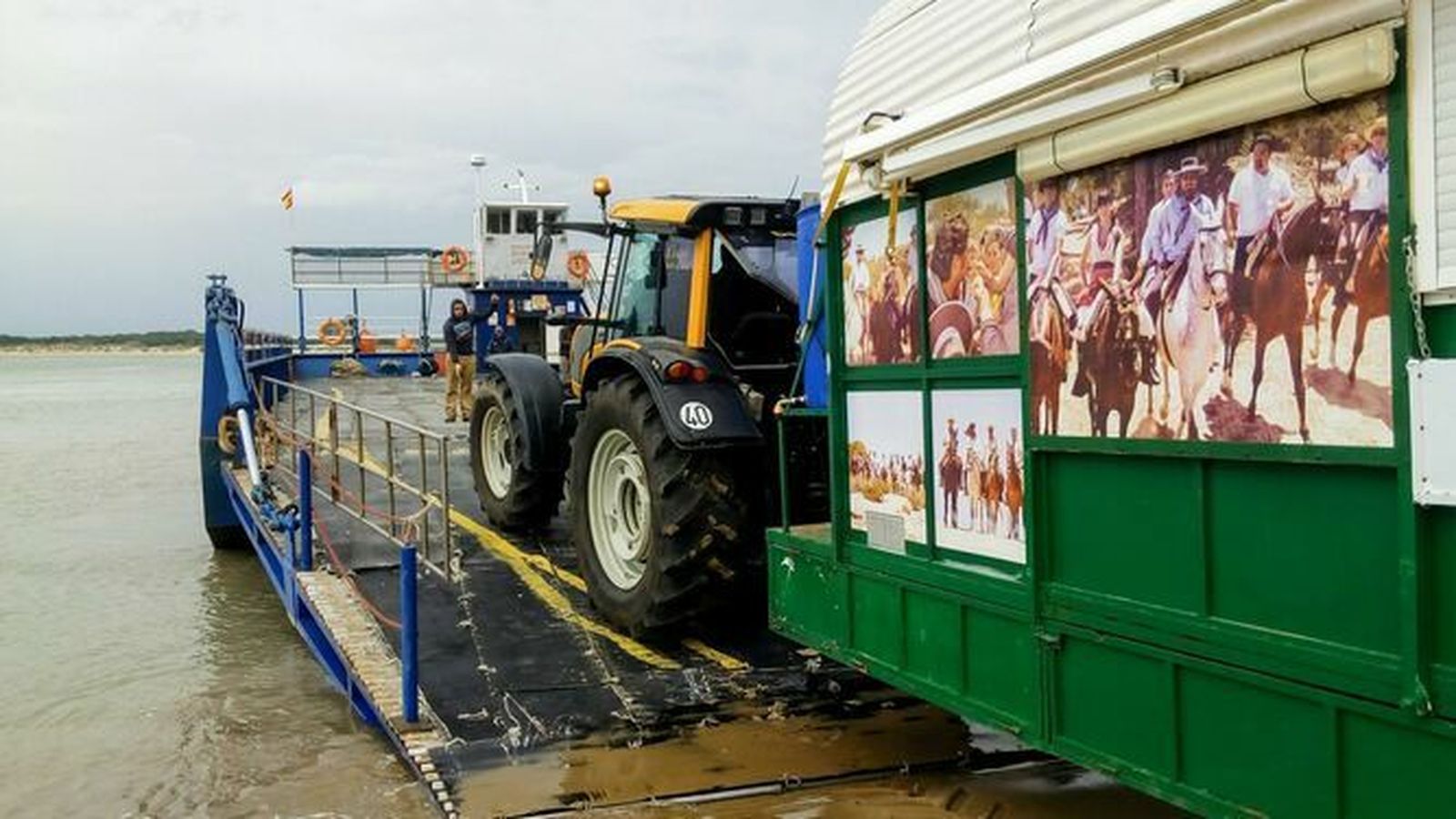La Hermandad del Rocío de Sanlúcar celebra anualmente una peregrinación con motivo de la festividad de San José.