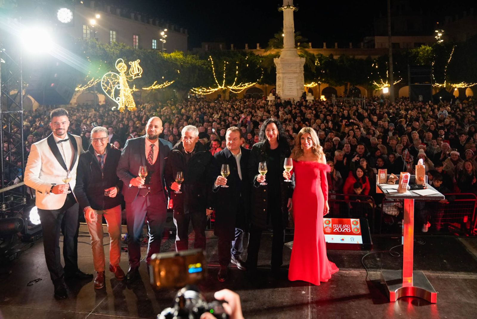 Almería despide con los 12 tomates cherry de la suerte el año 2025