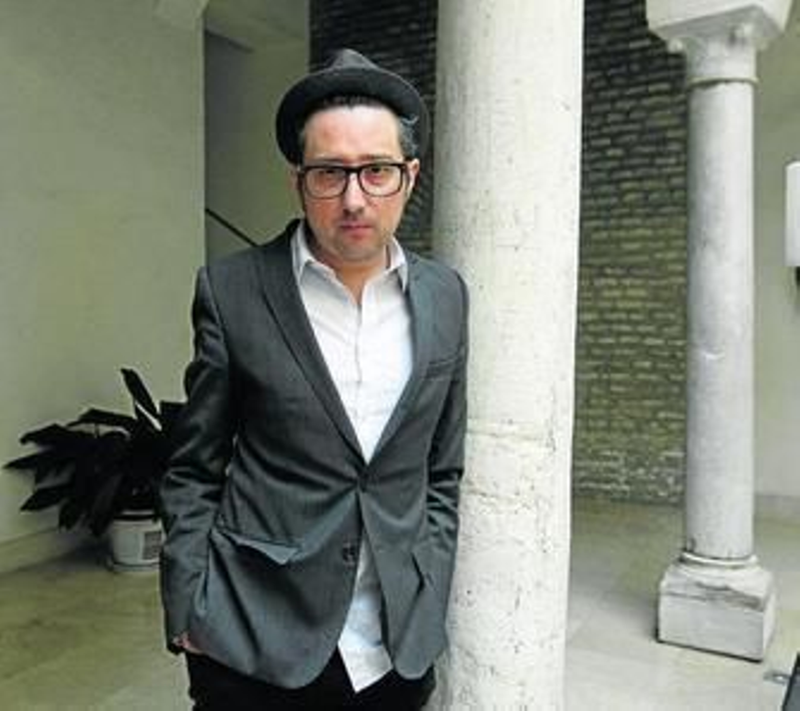 El escritor Patricio Pron, fotografiado esta semana en Sevilla, donde presentó su libro.