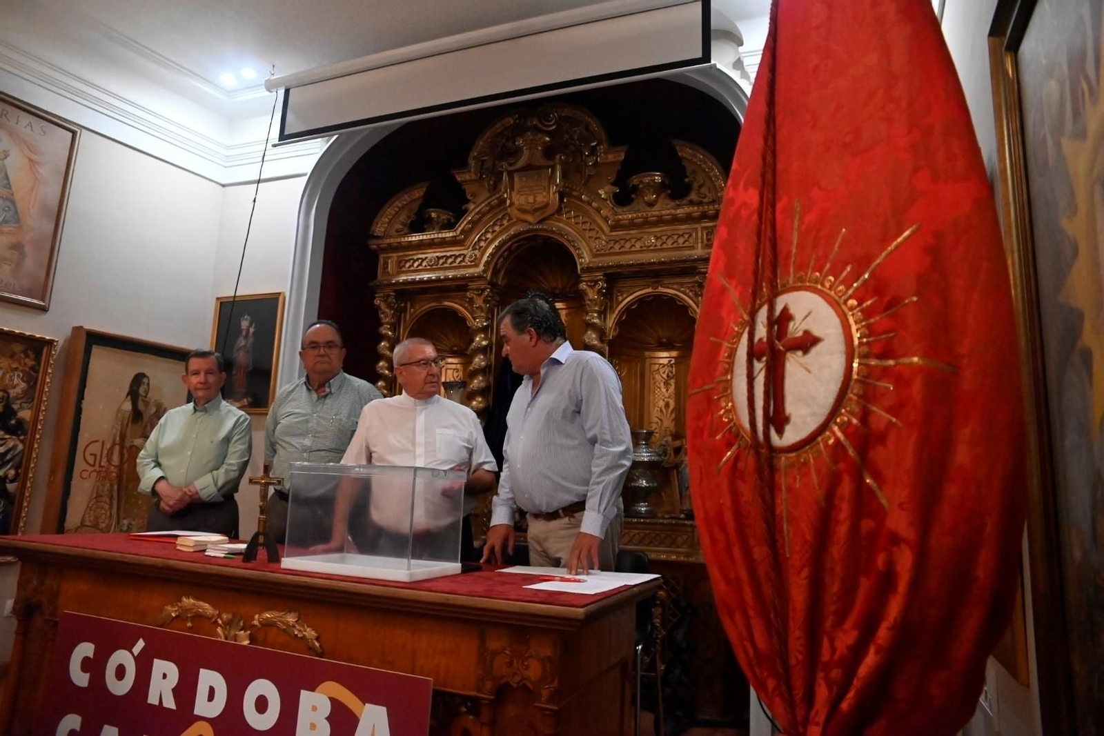 Las mejores imágenes de la elección de Manuel Murillo como presidente de la Agrupación de Cofradías de Córdoba