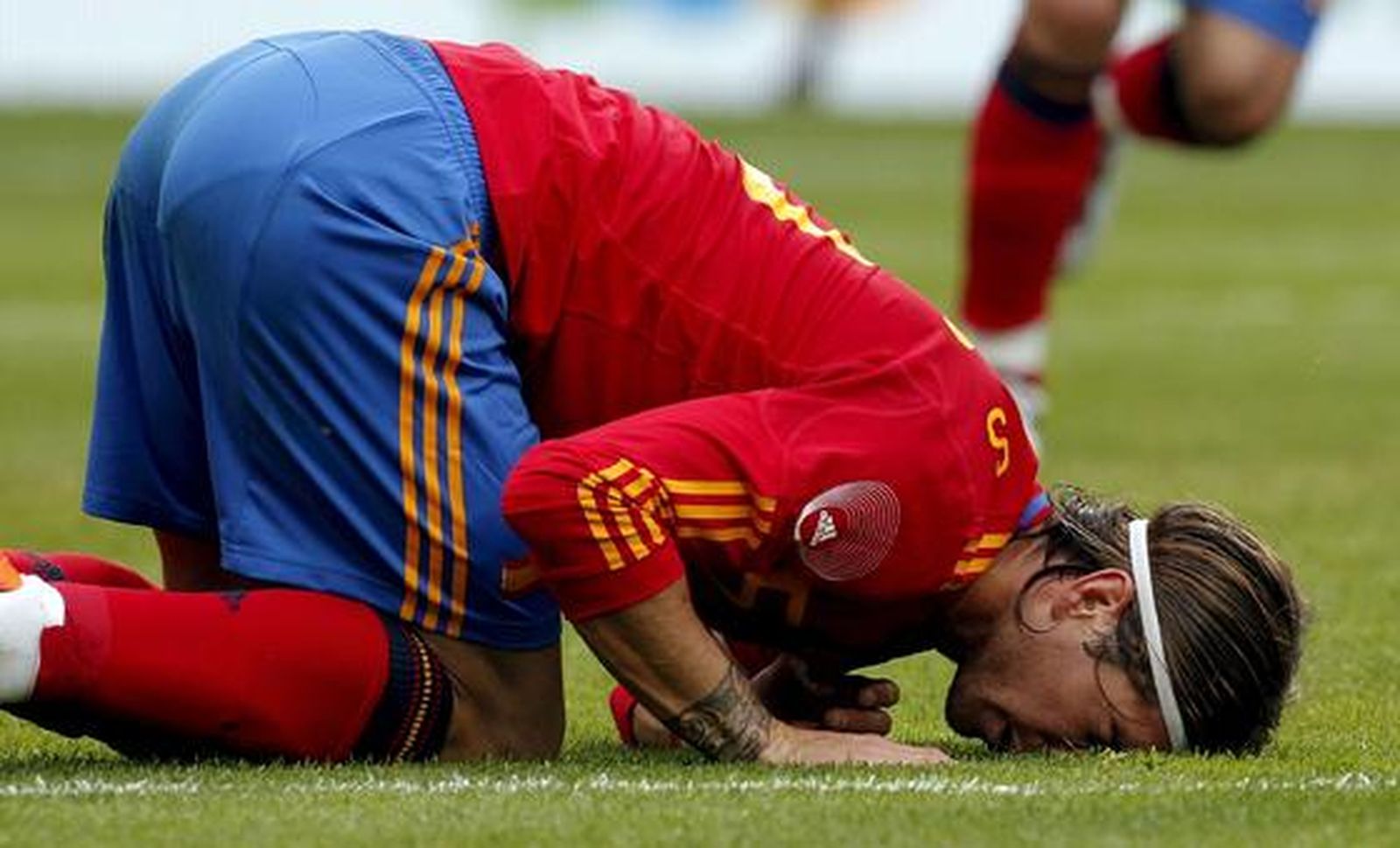 España sufre para superar a Corea en su penúltimo amistoso antes de viajar a Sudáfrica. / EFE