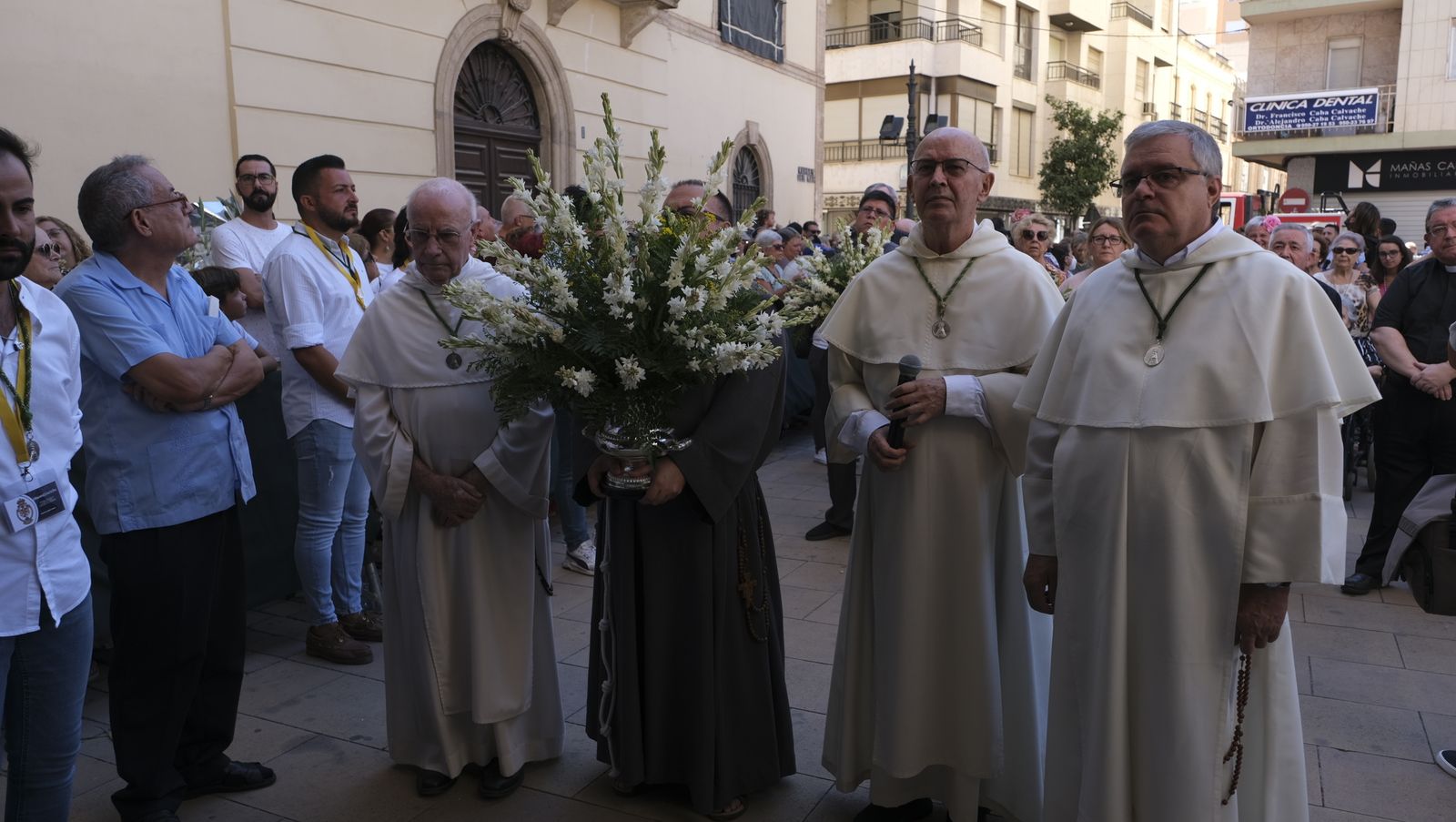Imágenes de la ofrenda floral a la Virgen del Mar. Feria de Almería 2022