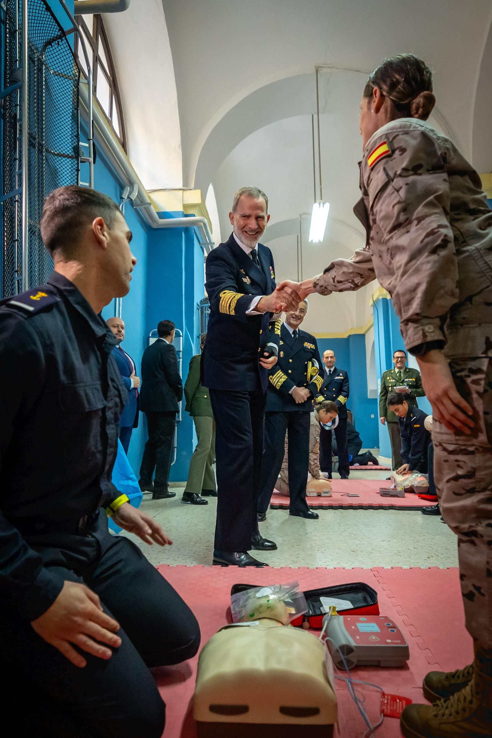 Las imágenes de la visita del Rey Felipe VI a la Escuela de Suboficiales de la Armada en San Fernando