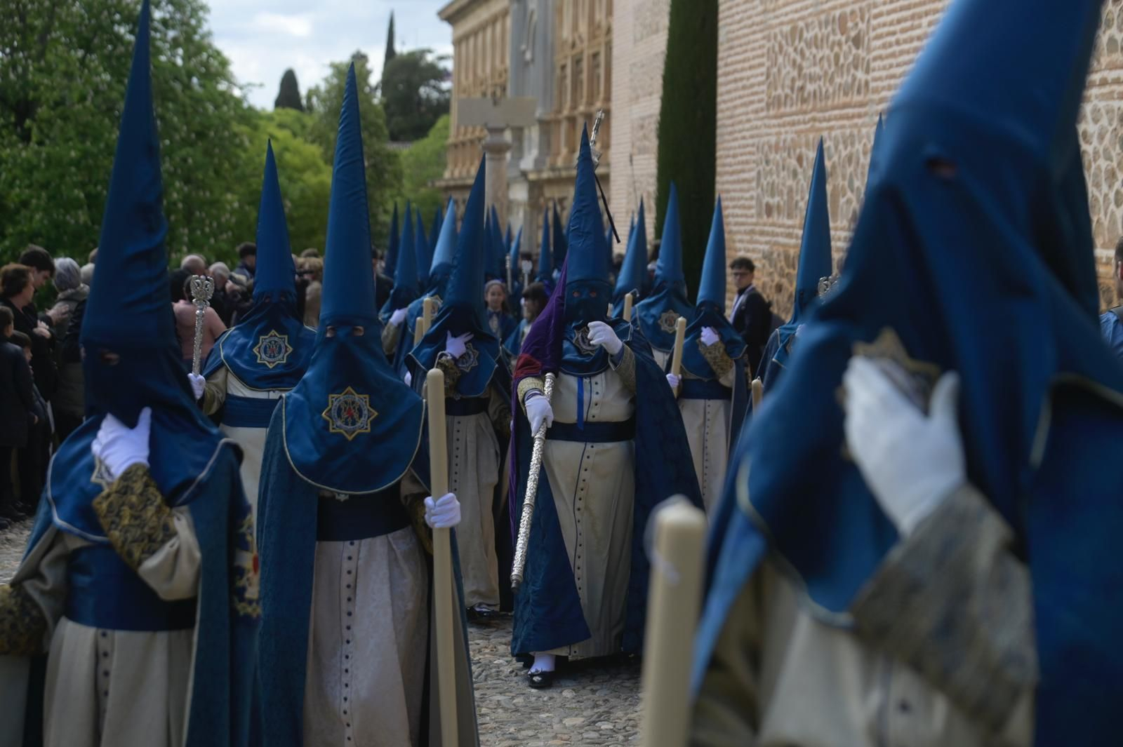 Las mejores fotografías de la salida de la Hermandad de la Alhambra 2025