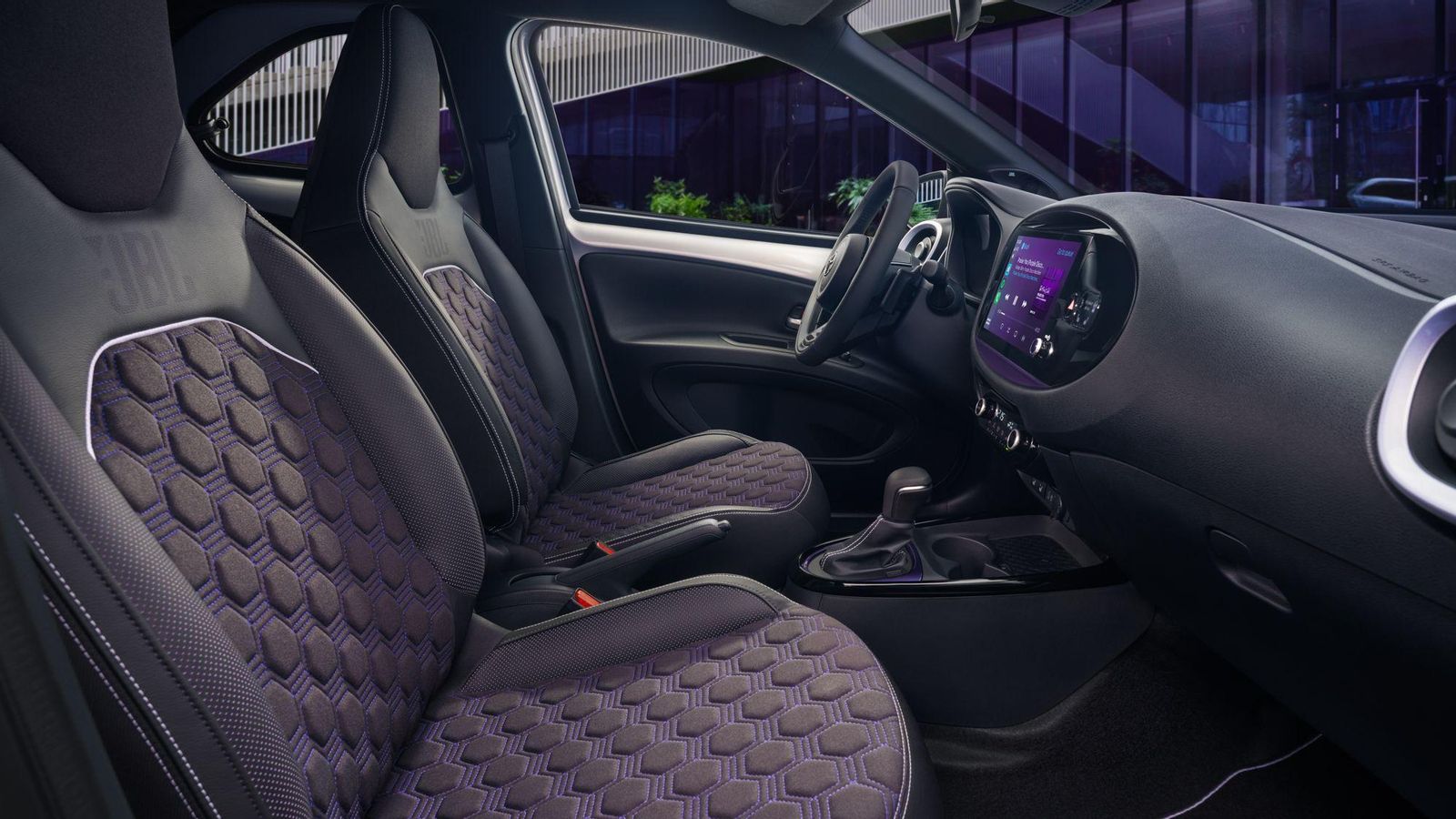 Los asientos no sólo tienen un diseño exclusivo, sino también incorporan elementos funcionales como, en el caso de los delanteros, la calefacción.
