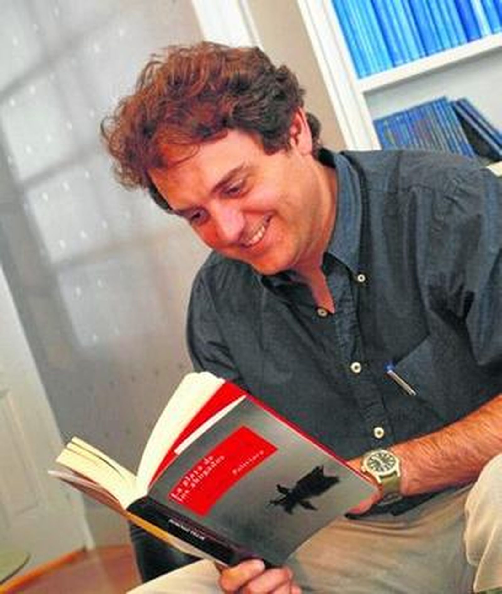 Con sólo dos novelas, Domingo Villar se ha convertido en un refente del género negro en España.