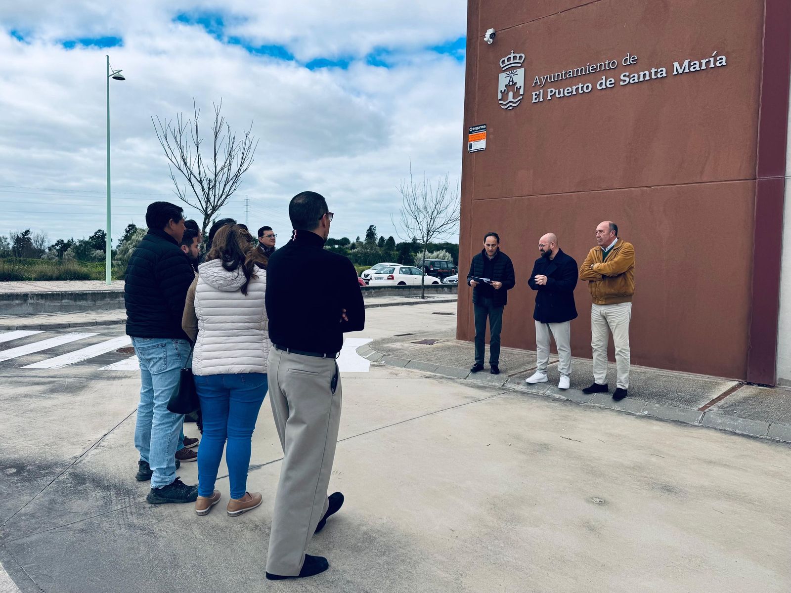 Un momento de la entrega de llaves a los emprendedores.