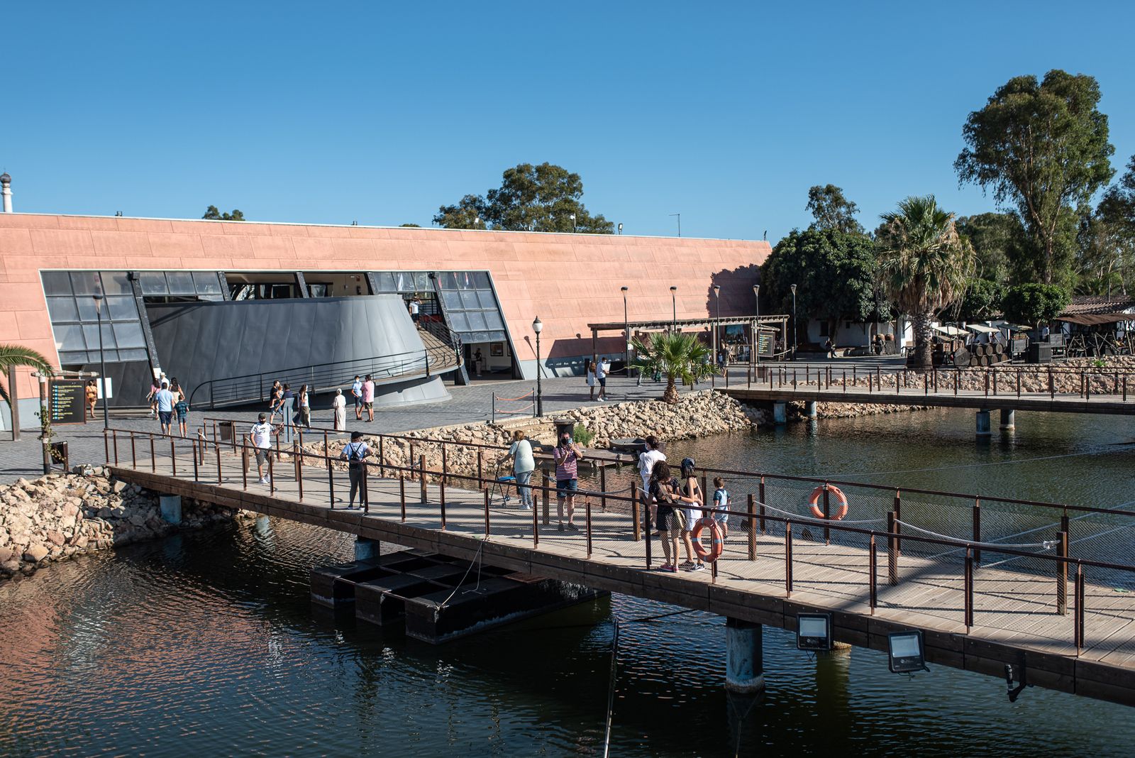 El Muelle de las Carabelas: Teatro, cuentacuentos y exposiciones