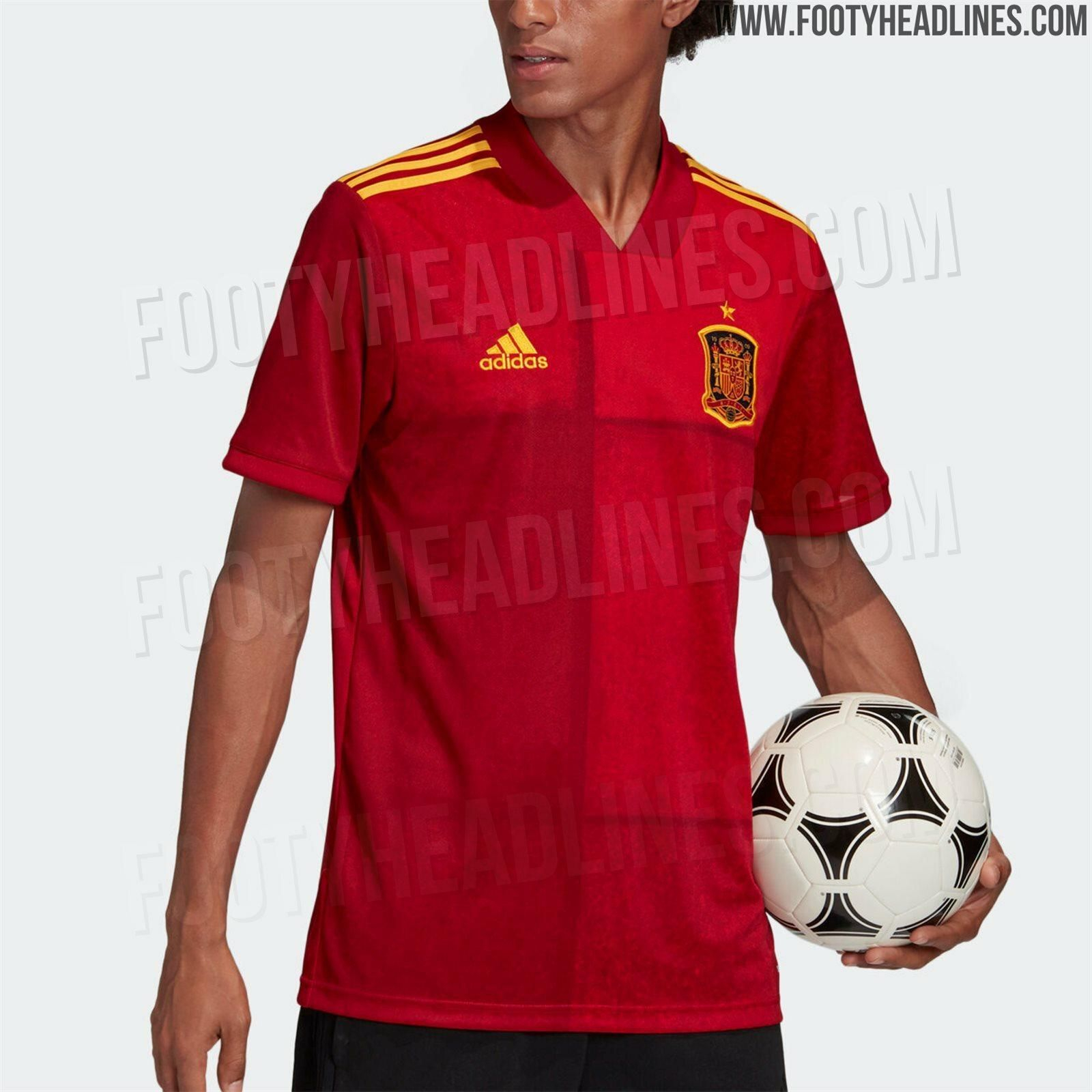 La nueva camiseta de la selección, con un diseño pixelado en diferentes tonos de rojo.