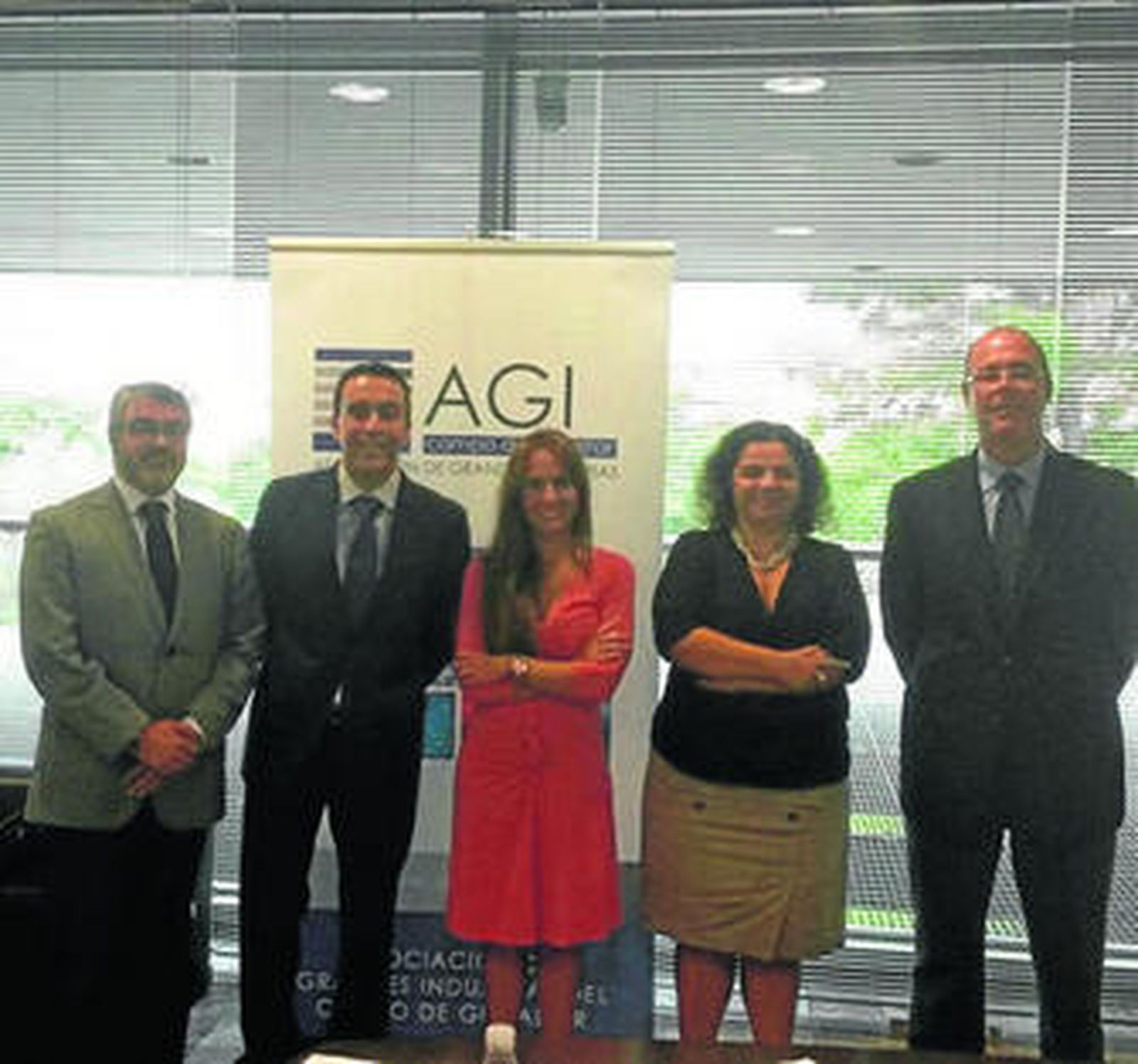 Doblado, segundo por la izquierda, junto a Pérez, en el centro de la imagen.