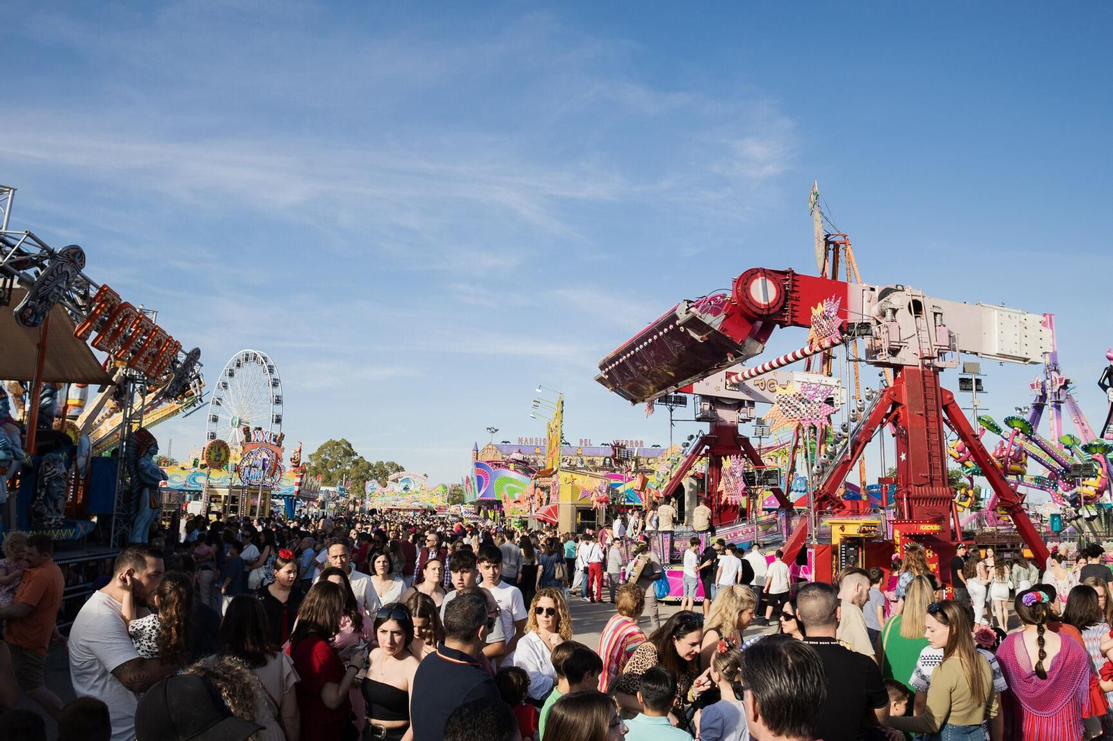Ambiente en la 'calle del infierno' este martes de Feria.