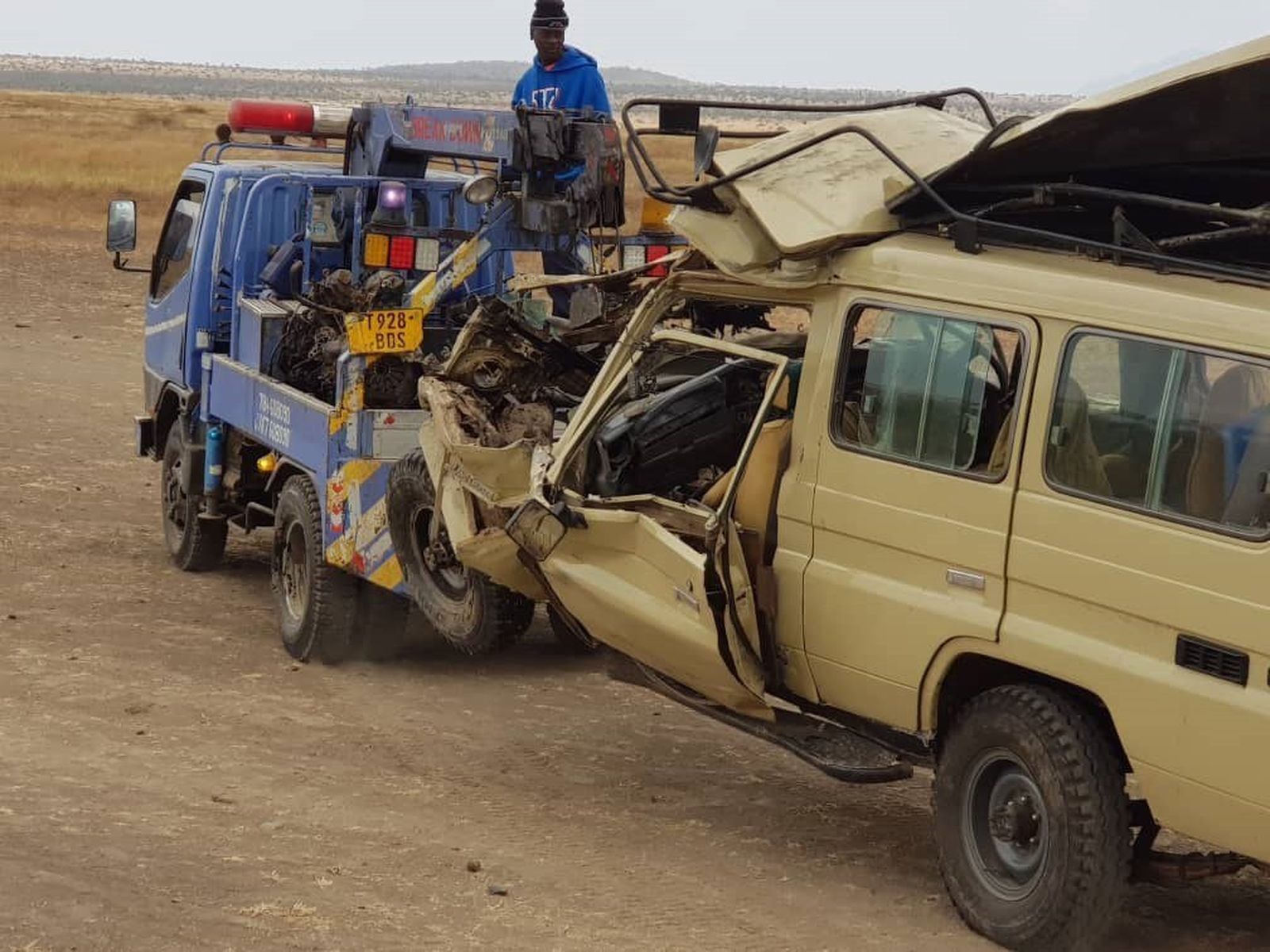 Estado del coche que colisinó con un camión.