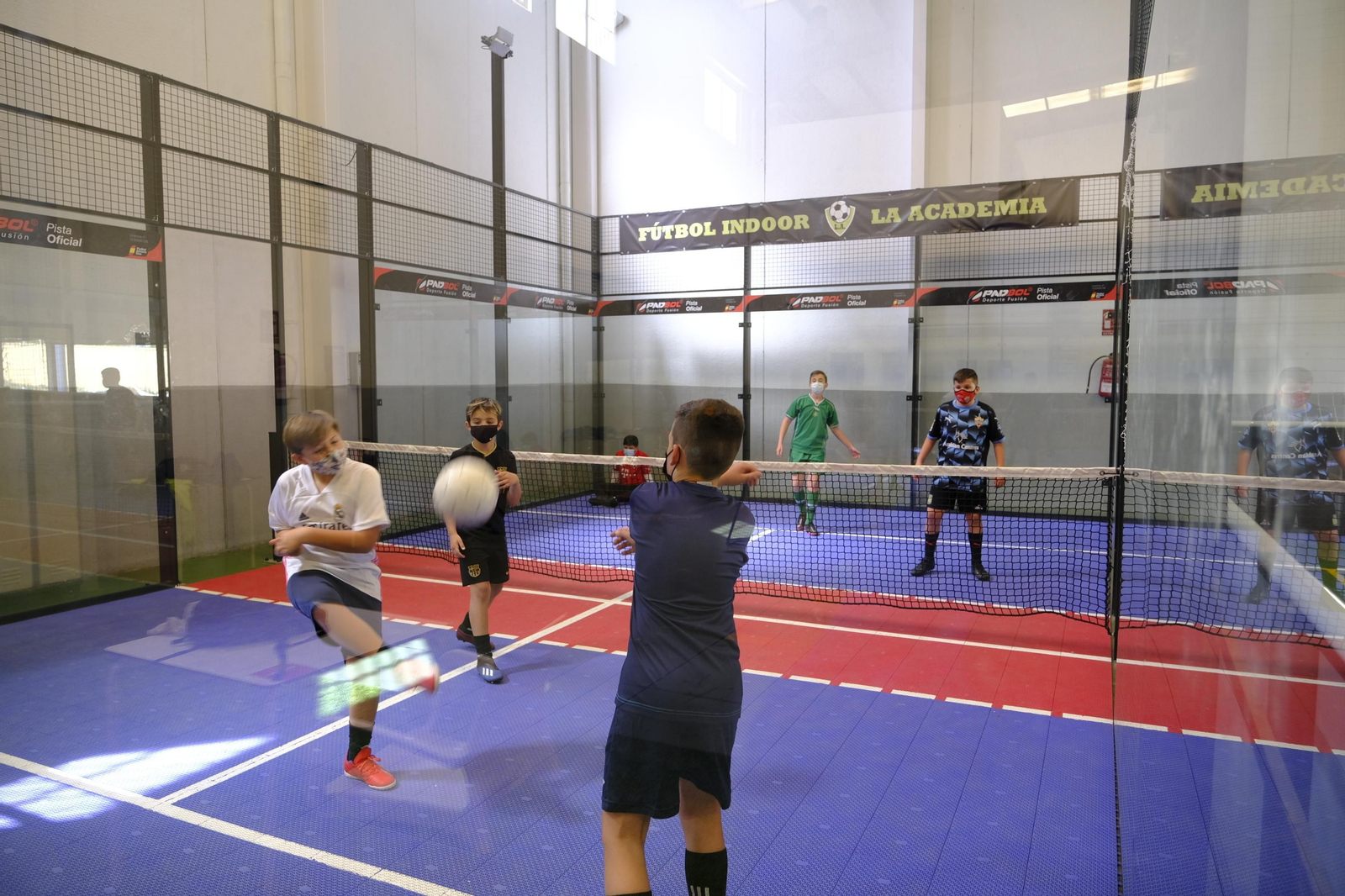 Fotogalería de los campus de Sporting Almería y Fútbol Indoor La Academia.