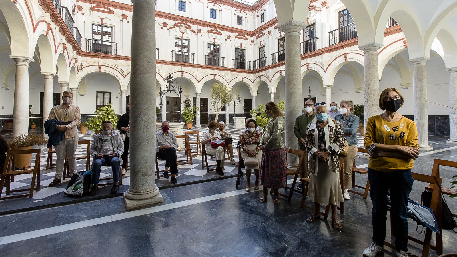 Imágenes de la celebración del día de la Virgen del Rosario en la iglesia de Santo Domingo