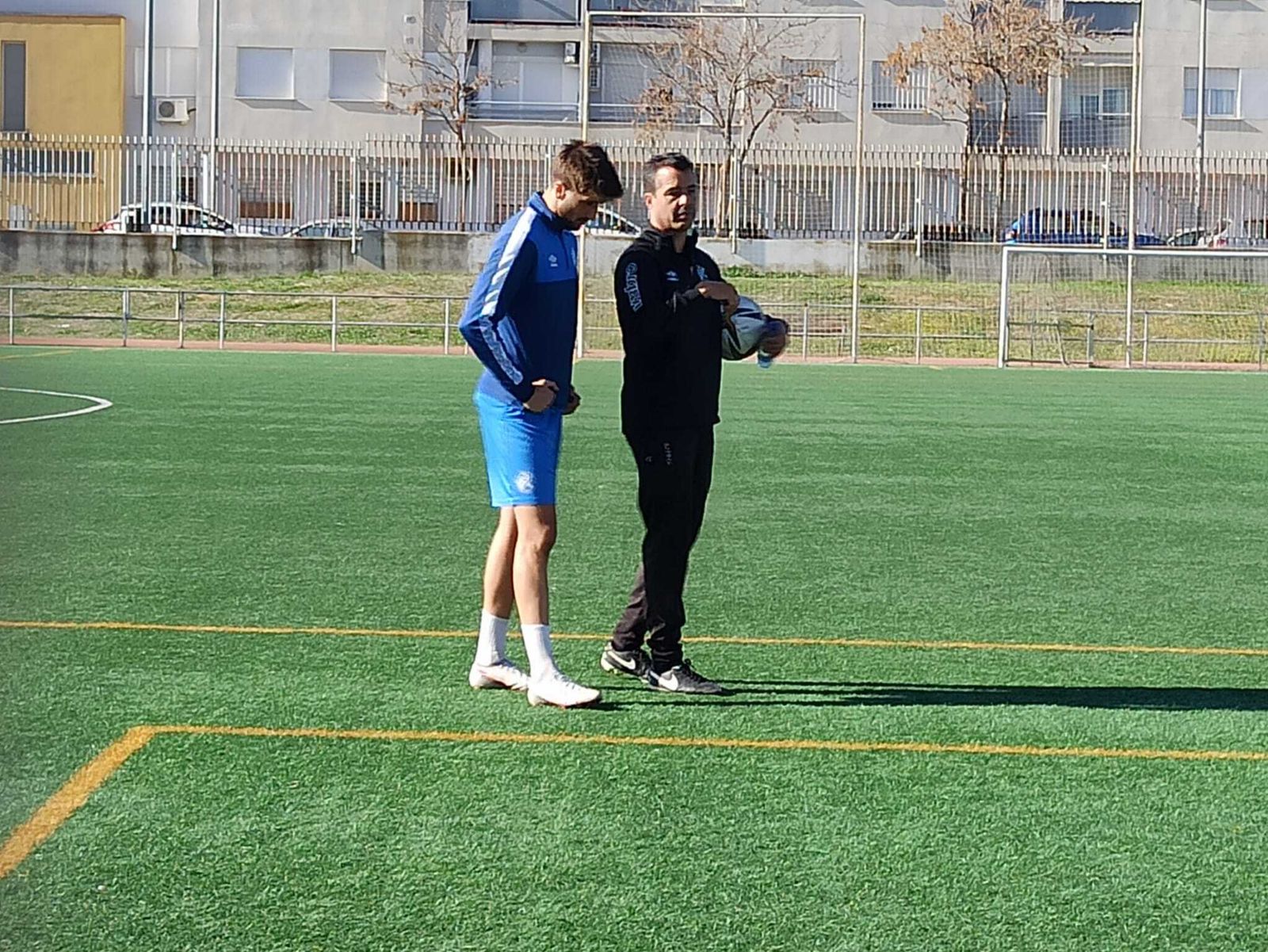 Pérez Herrera charla con Ignacio Goma durante el entrenamiento en La Granja.