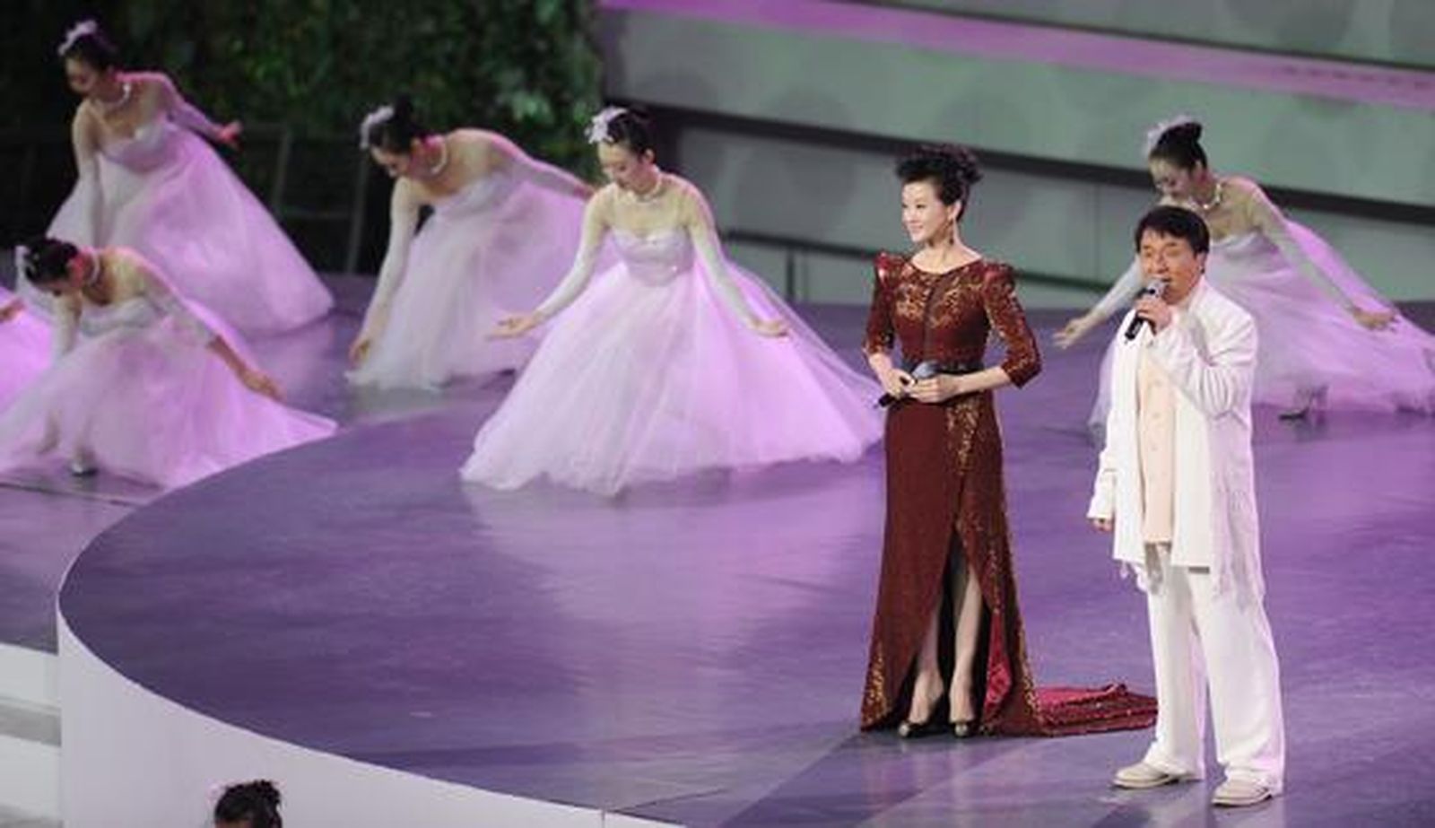 El reconocido hongkoniano Jackie Chan junto a la china Song Zuying.

Foto: Peter Parks (AFP Photo)