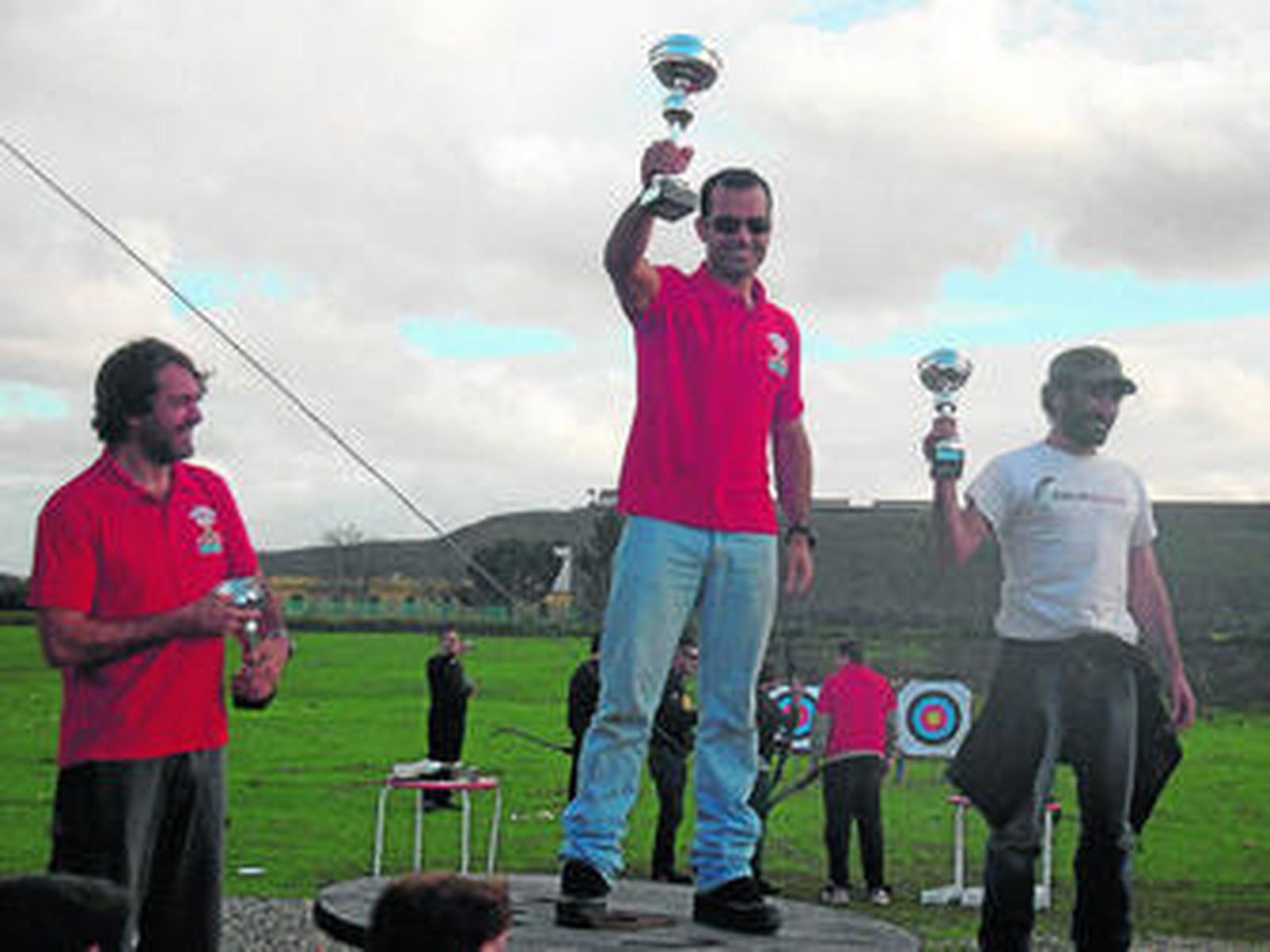 El podio del Campeonato de Andalucía, con Javier Sierra en lo alto del podio y Vicente Palmero (d).