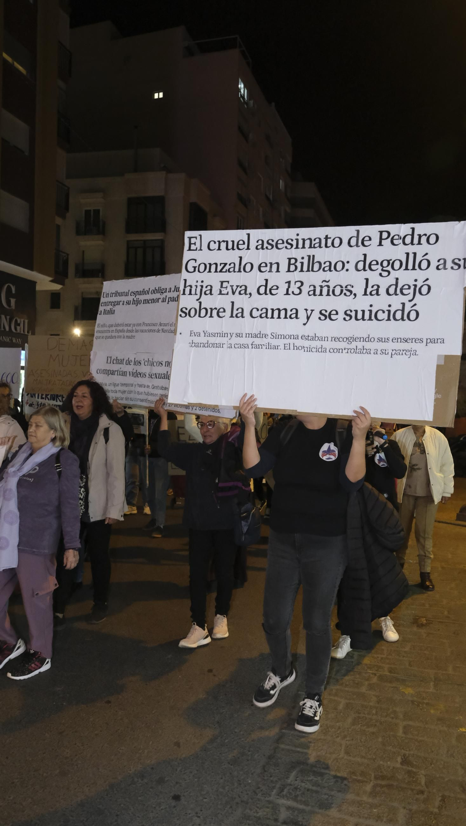 Fotografías de la manifestación del 25-N por la violencia de género, en Almería
