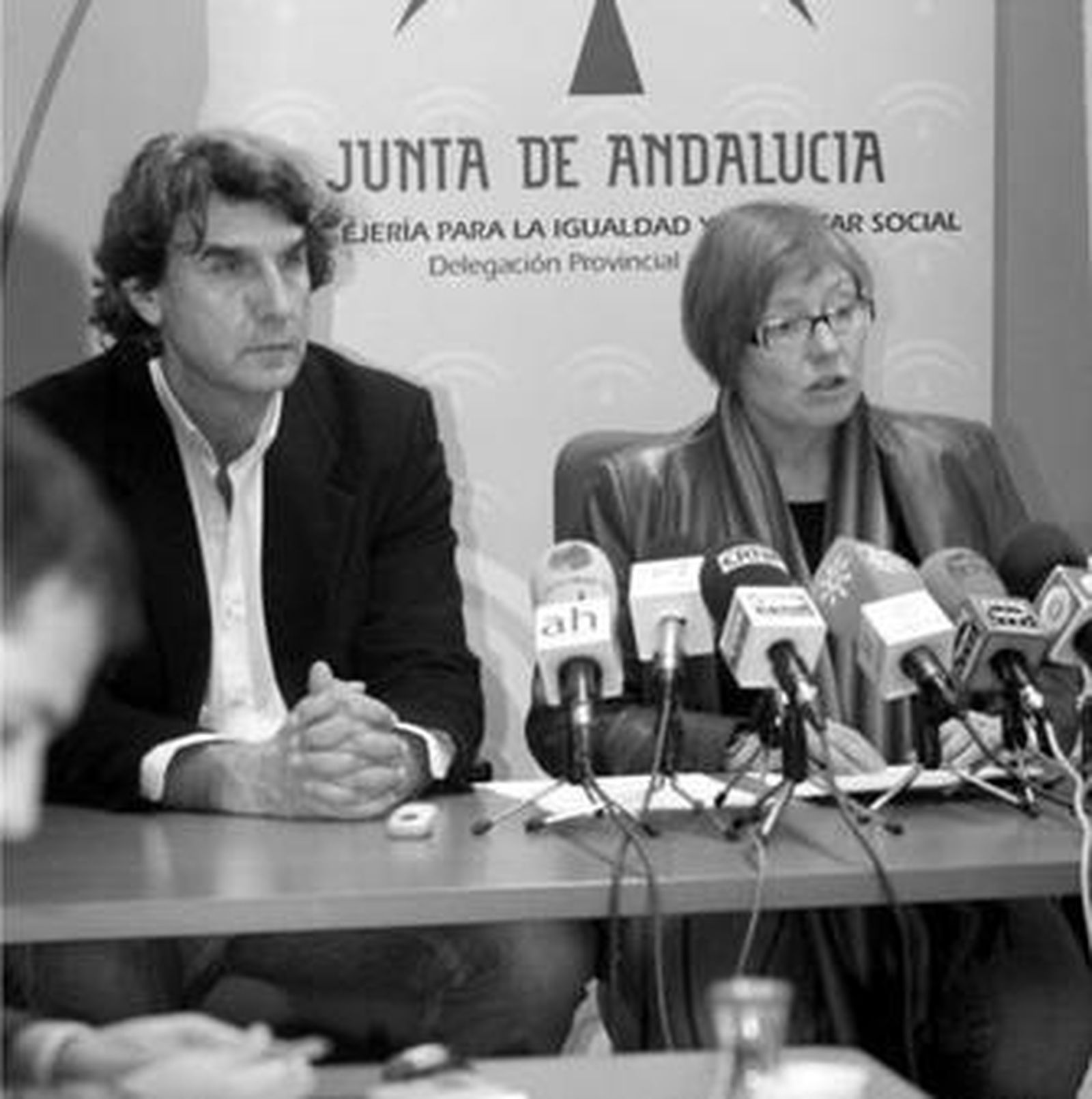 Jesús López y Carmen Lloret,  ayer durante la presentación del balance.