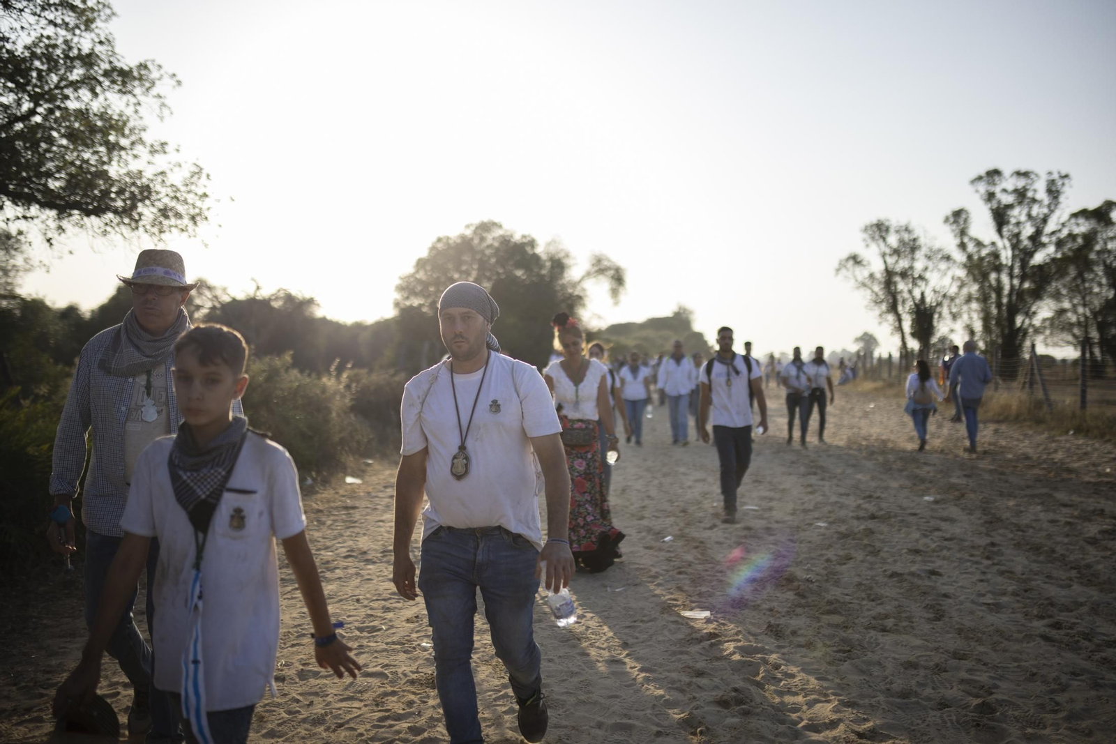 El Rocío 2023: Imágenes de la entrada de la Hermandad de Huelva en El Rocío