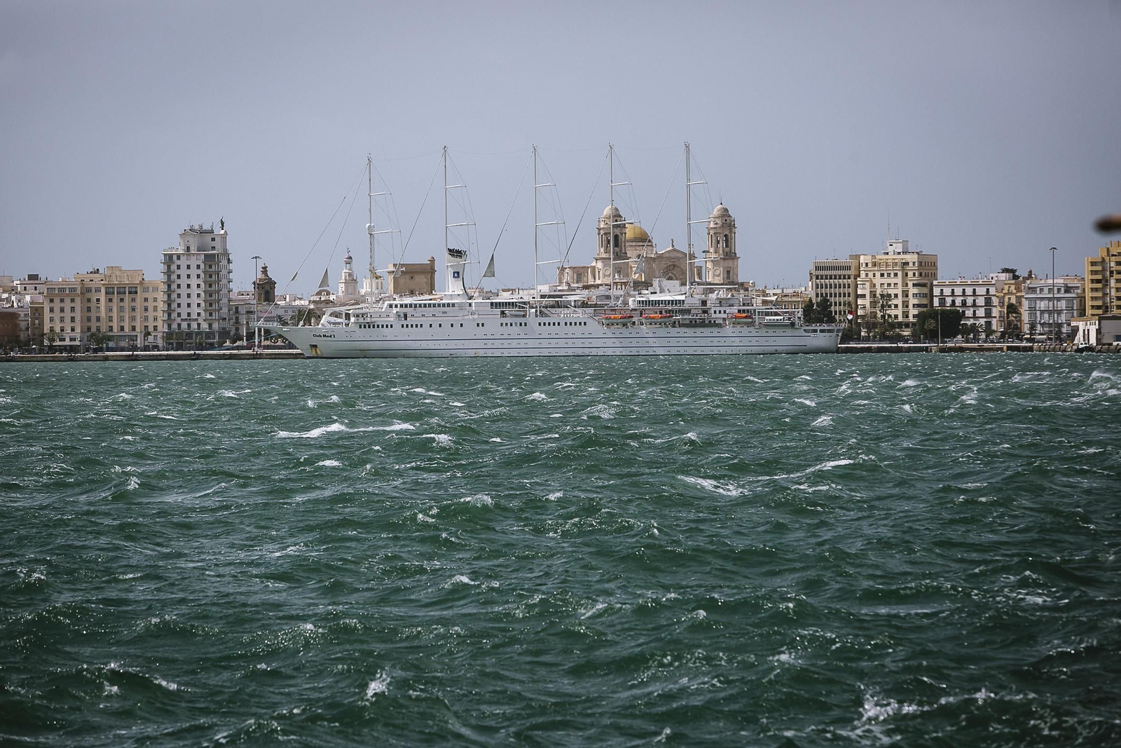Efectos del temporal de levante en Cádiz
