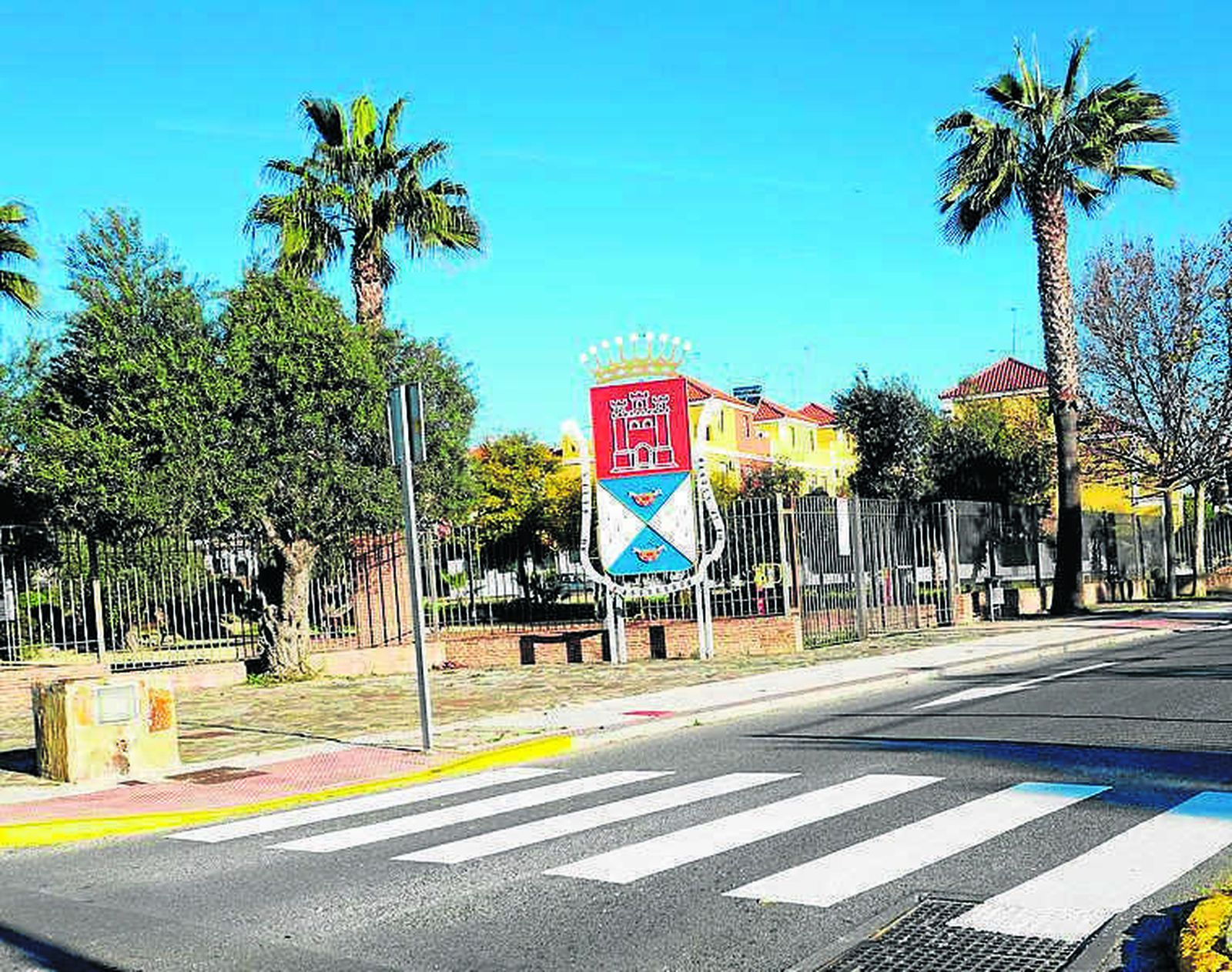 Señalización de un paso de peatones en Castilleja de la Cuesta.