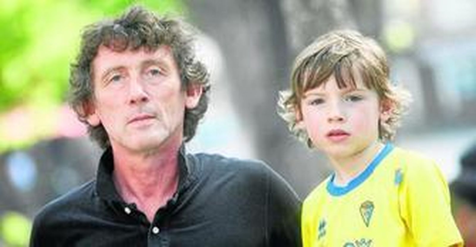 El abogado británico Chris Johnstone y su hijo Alexei viven entre Cádiz y Londres.
