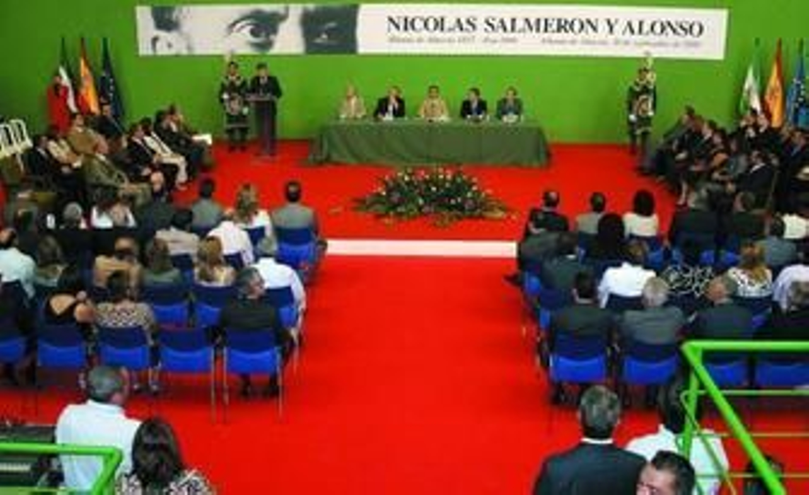 El pleno extraordinario de Diputación congregó a diversas personalidades del mundo de la política.