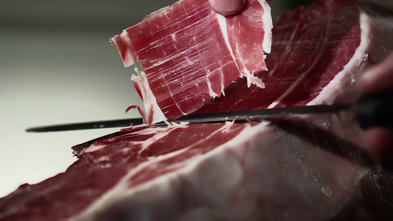 Jamón serrano de Trevélez (Granada).