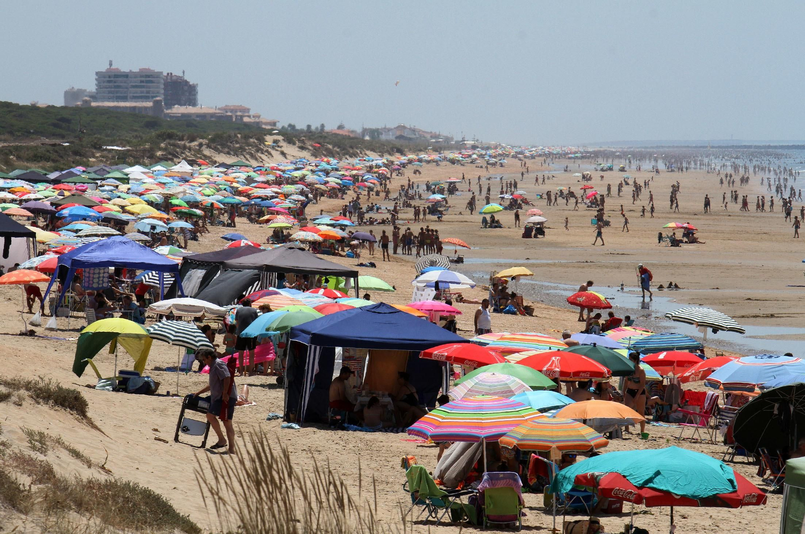 Una playa abarrotada