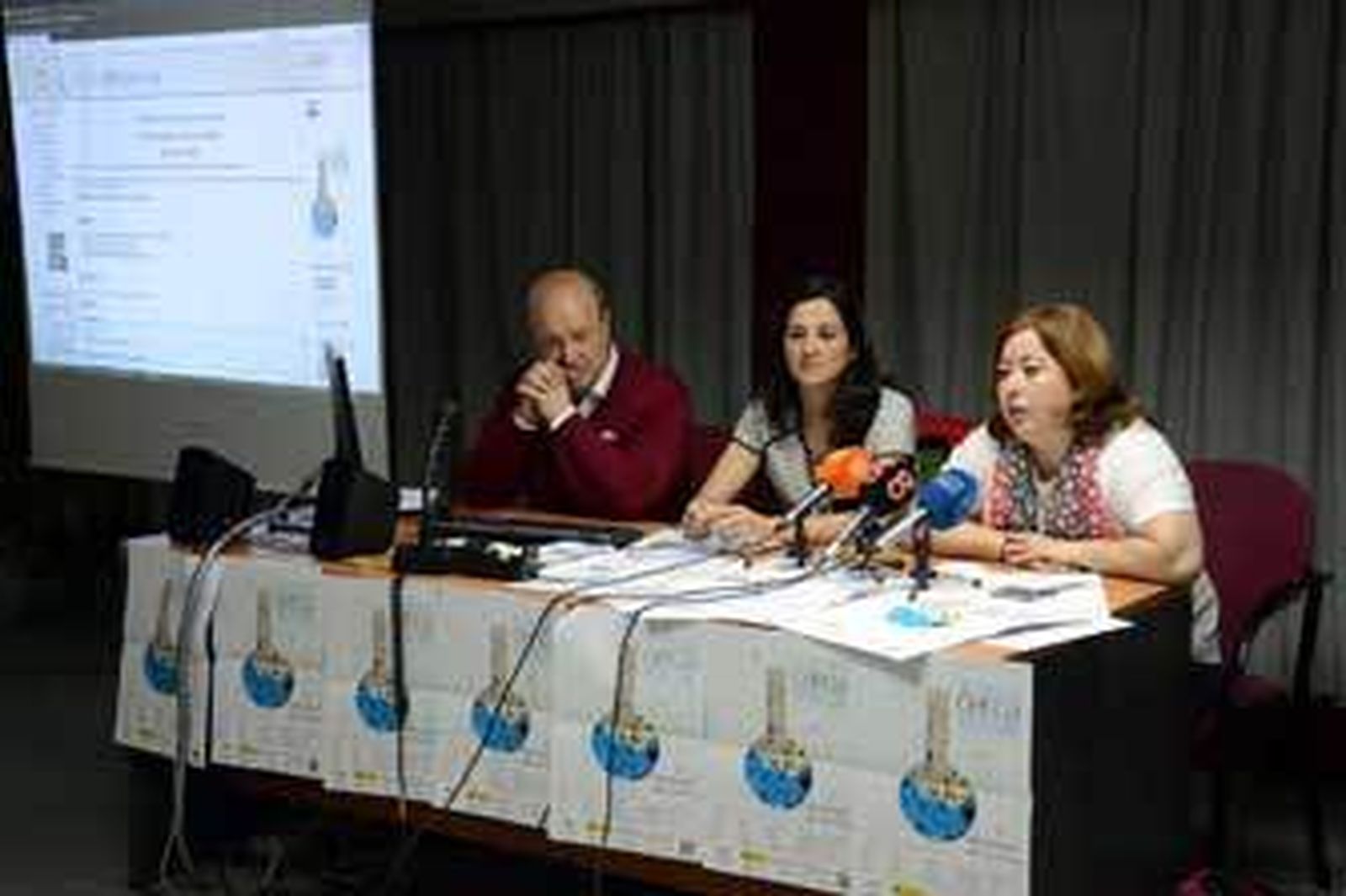El director del CEP, José Juan Domínguez, junto a Saucedo y Menacho.