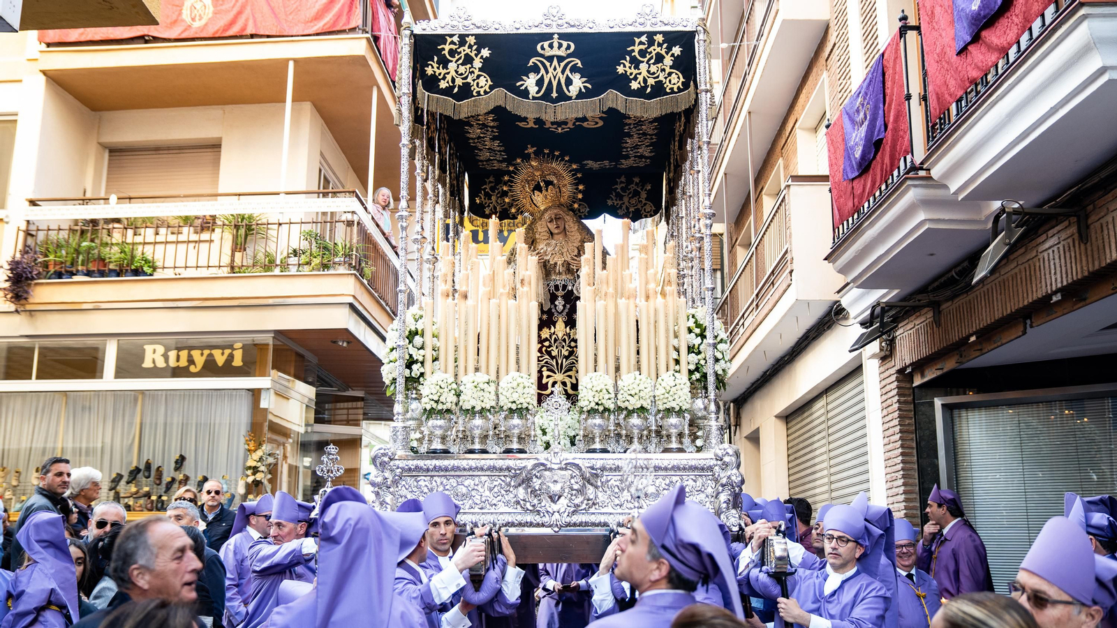 Viernes Santo en Lucena: devoción absoluta por el Nazareno