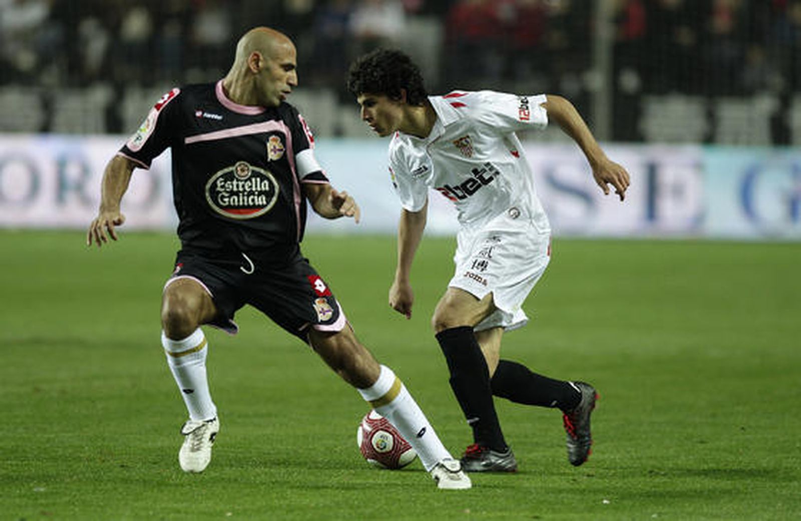 El Sevilla deja escapar otros dos puntos en su casa ante el Dépor y ya acumula 16 puntos perdidos en casa. / Antonio Pizarro