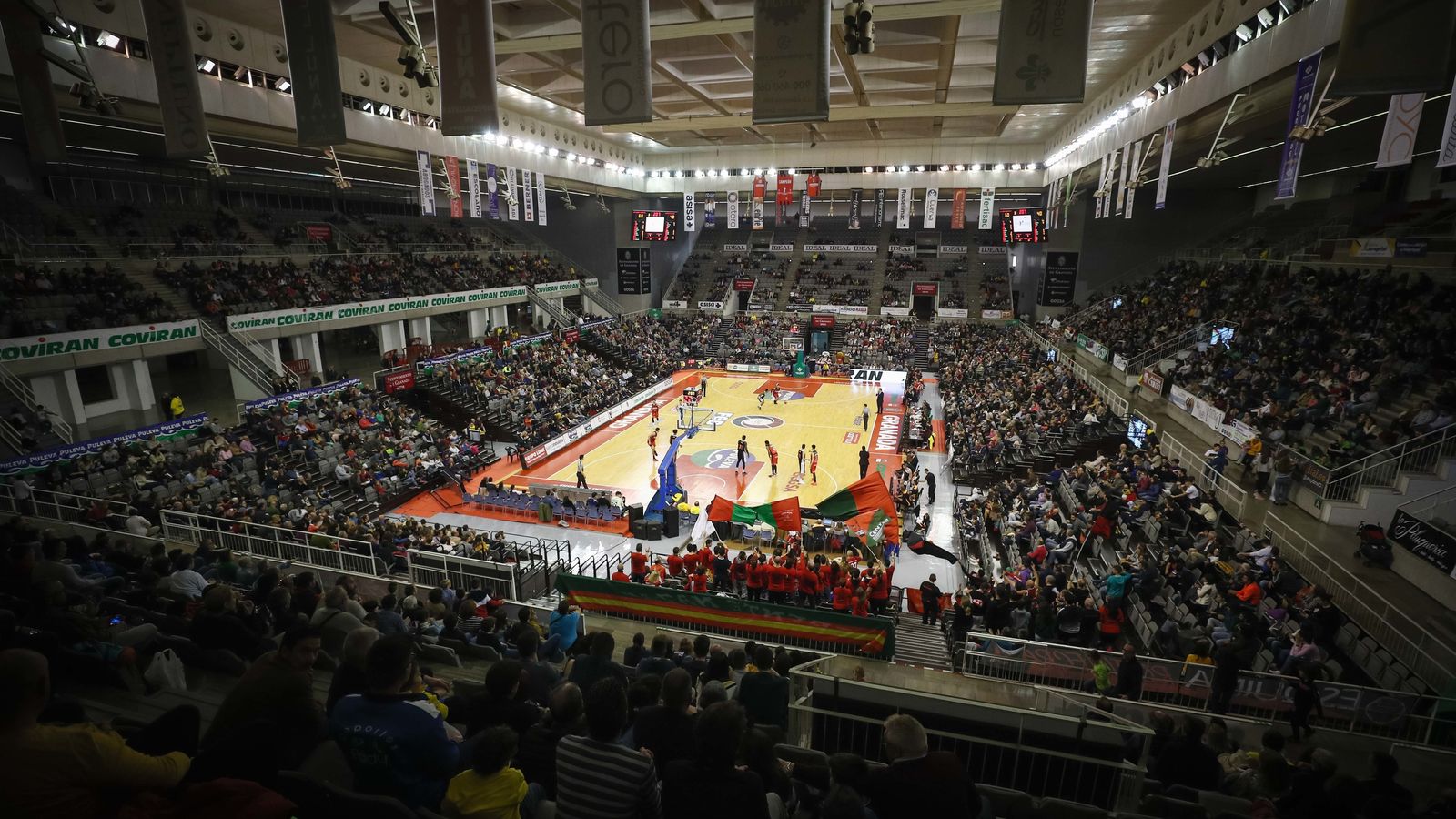 Las gradas del Palacio ofrecieron un buen aspecto en el partido ante el Lleida