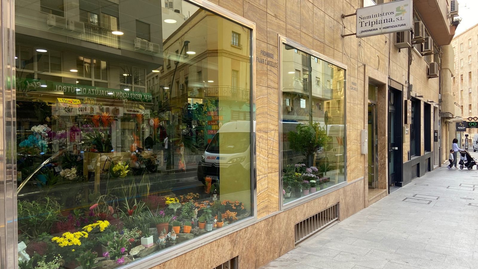 Establecimiento en la calle Javier Sanz de Almería.