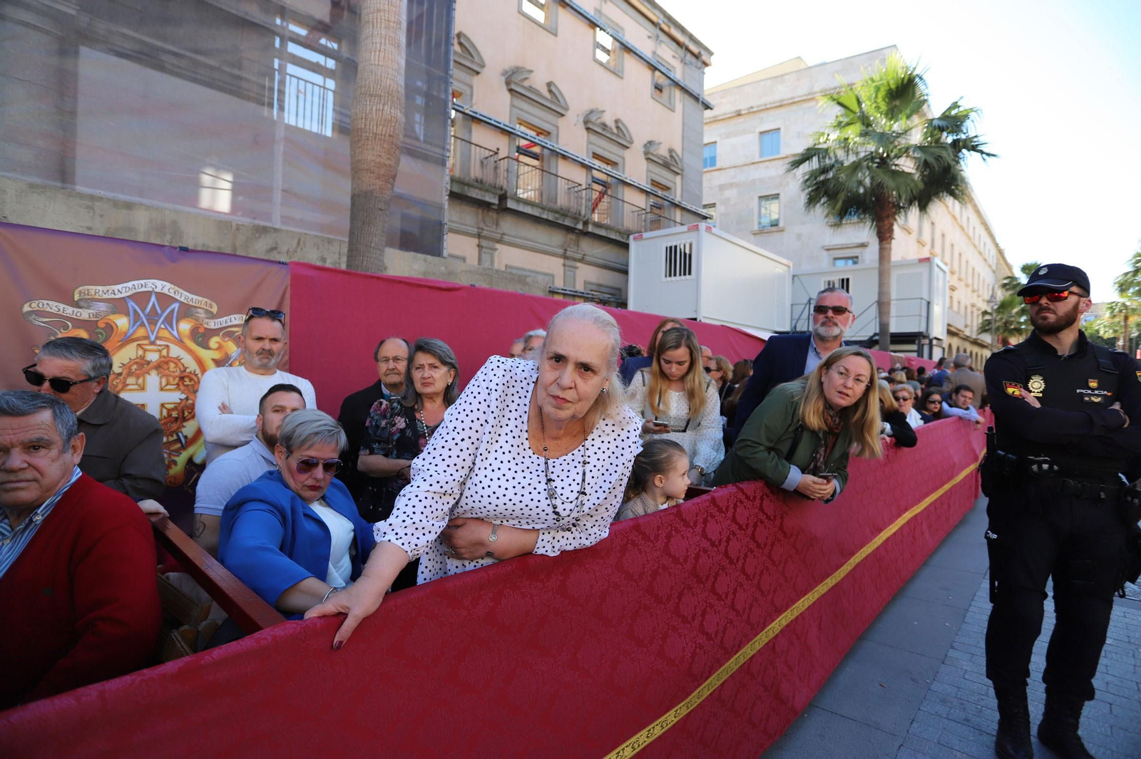 Ambiente  para recibir a la Legión en las calles de Huelva