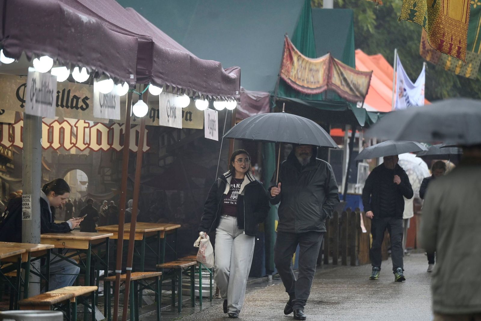 La lluvia desluce el último día del Mercado Andalusí