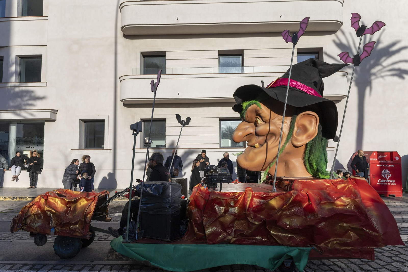 Las imágenes de la Cabalgata del Humor del Carnaval de Cádiz 2025