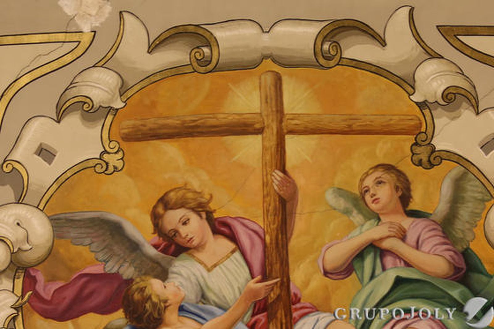 Grietas que se pueden observar en los techos y paredes de la basílica que serán reparadas.

Foto: M.J. LÓPEZ