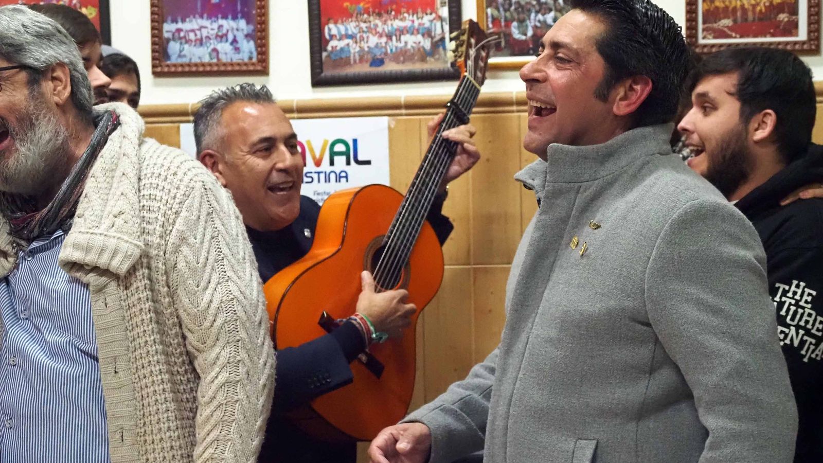 La presentación concluyó con la interpretación del famoso pasodoble compuesto por el propio pregonero 'Tengo un trocito de mar'