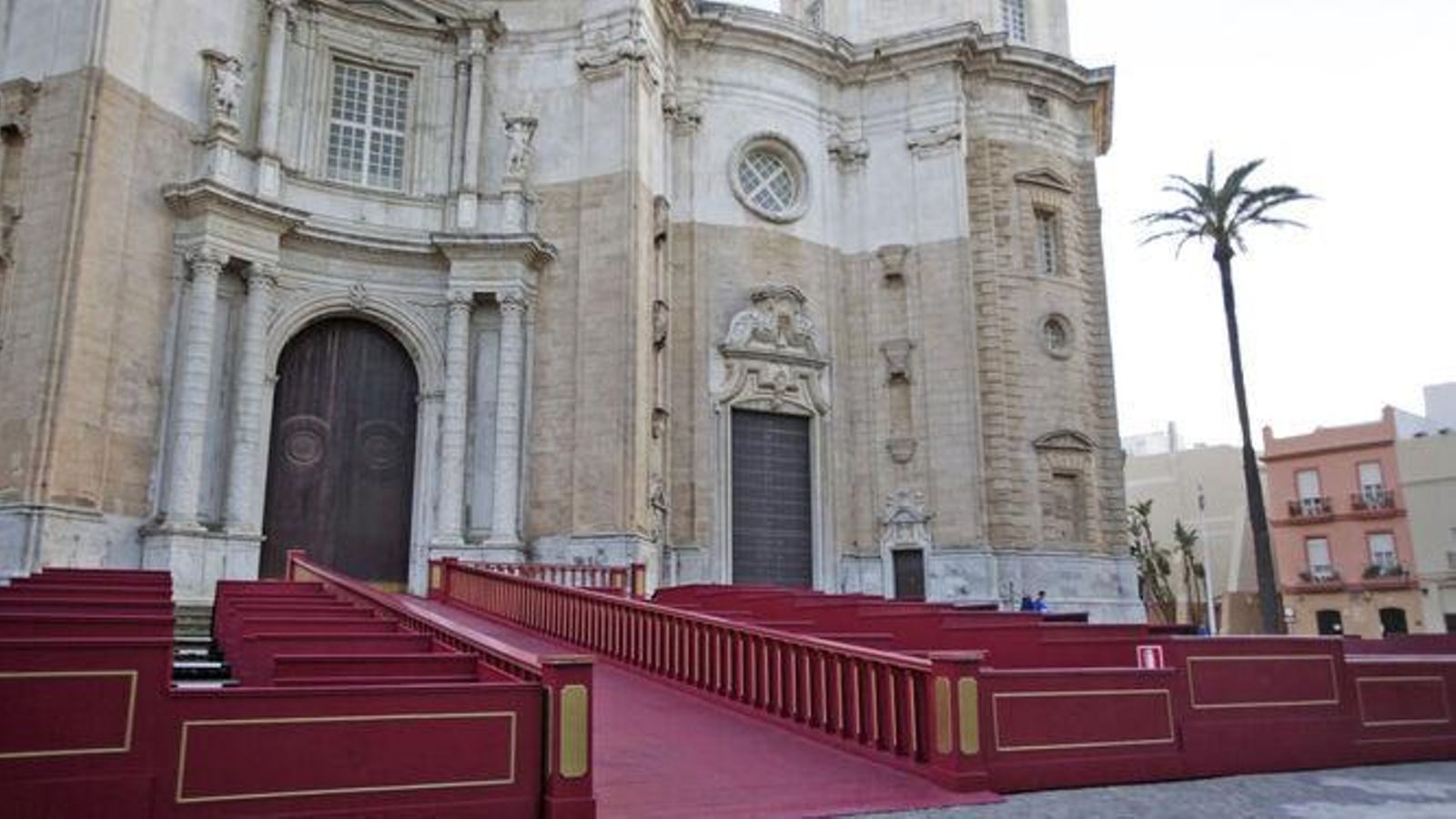 Palcos de la carrera oficial en la plaza de la Catedral. Palcos de la carrera oficial en la plaza de la Catedral.
