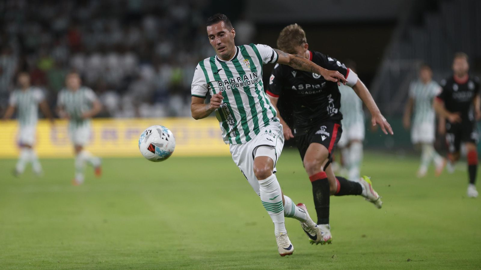 Sergi Guardiola controla el balón en un partido del Córdoba CF.