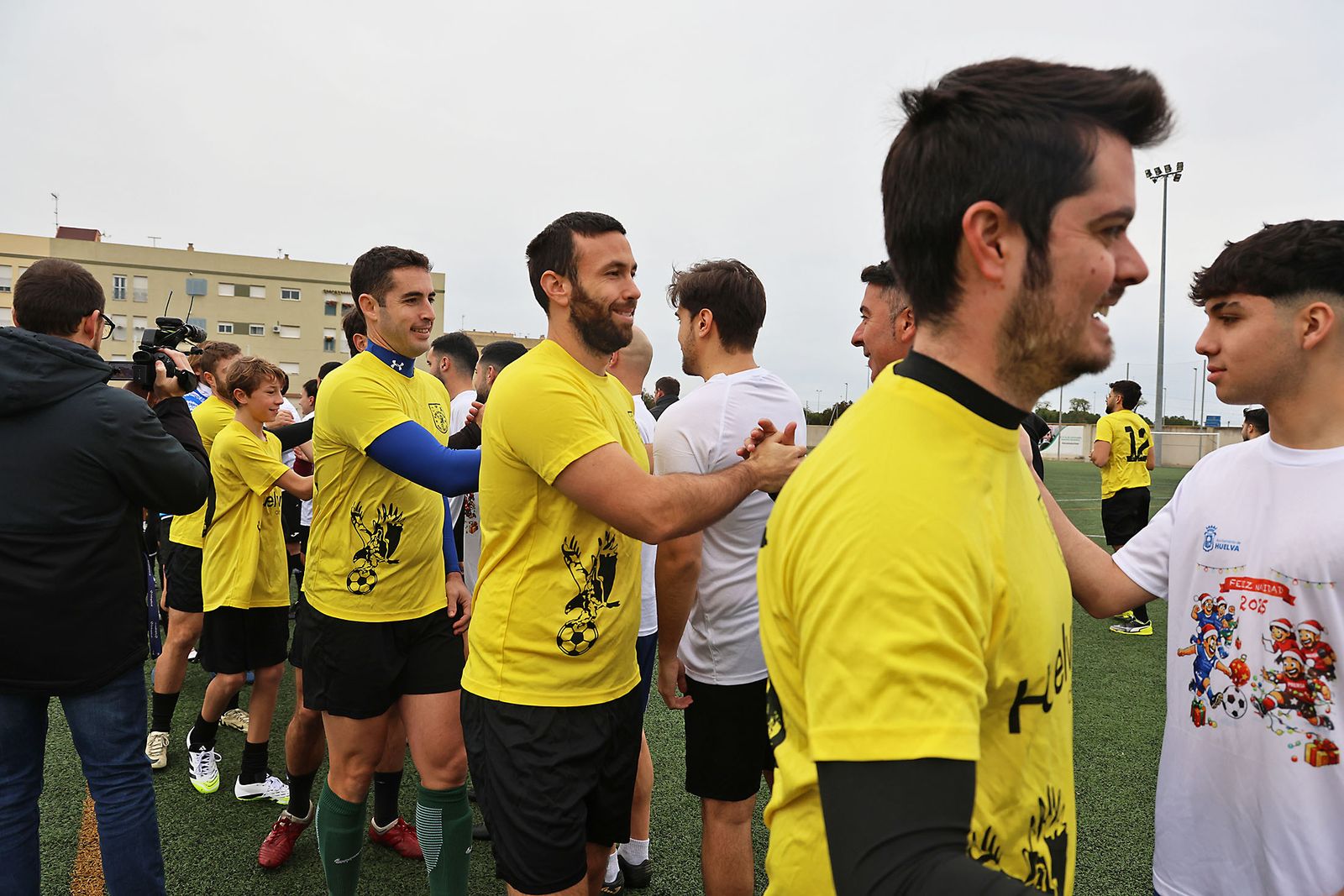 Periodistas y políticos disputan su tradicional partido navideño de fútbol
