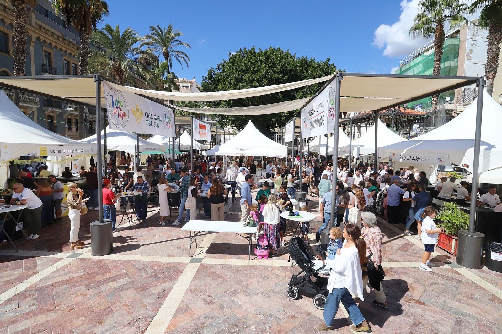 Imágenes del gran ambiente en el segundo día de la Feria de la Tapa