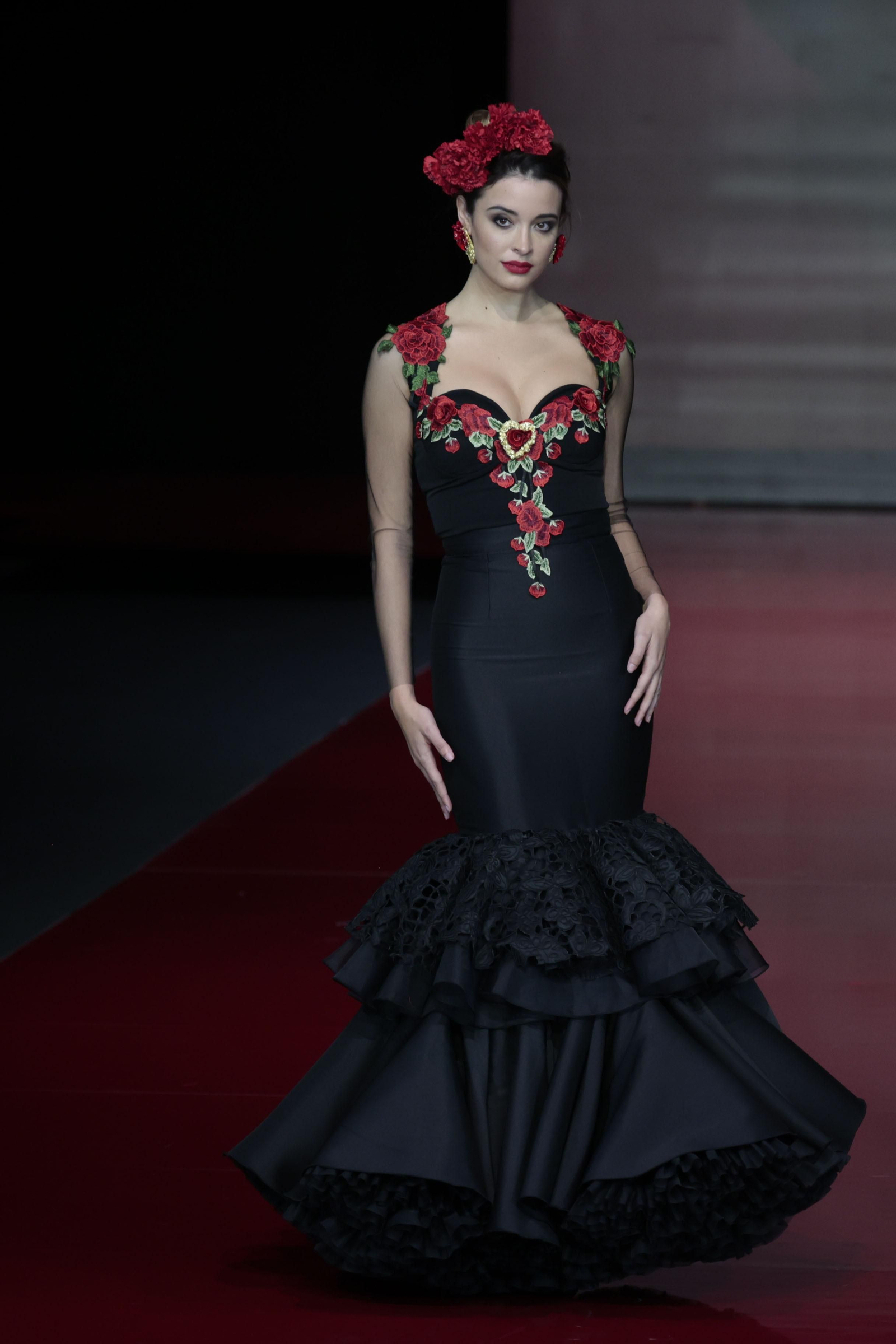El desfile de Rosa Pedroche en SIMOF 2022, todas las fotos