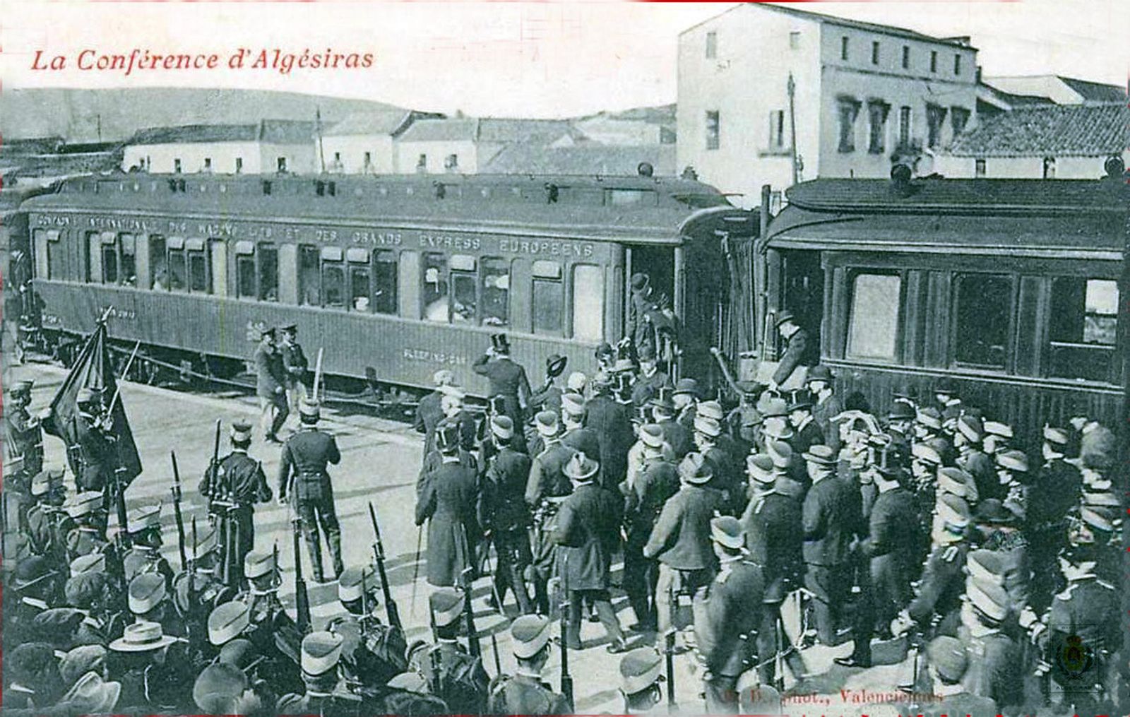 Llegada de los diplomáticos a Algeciras para la conferencia internacional.
