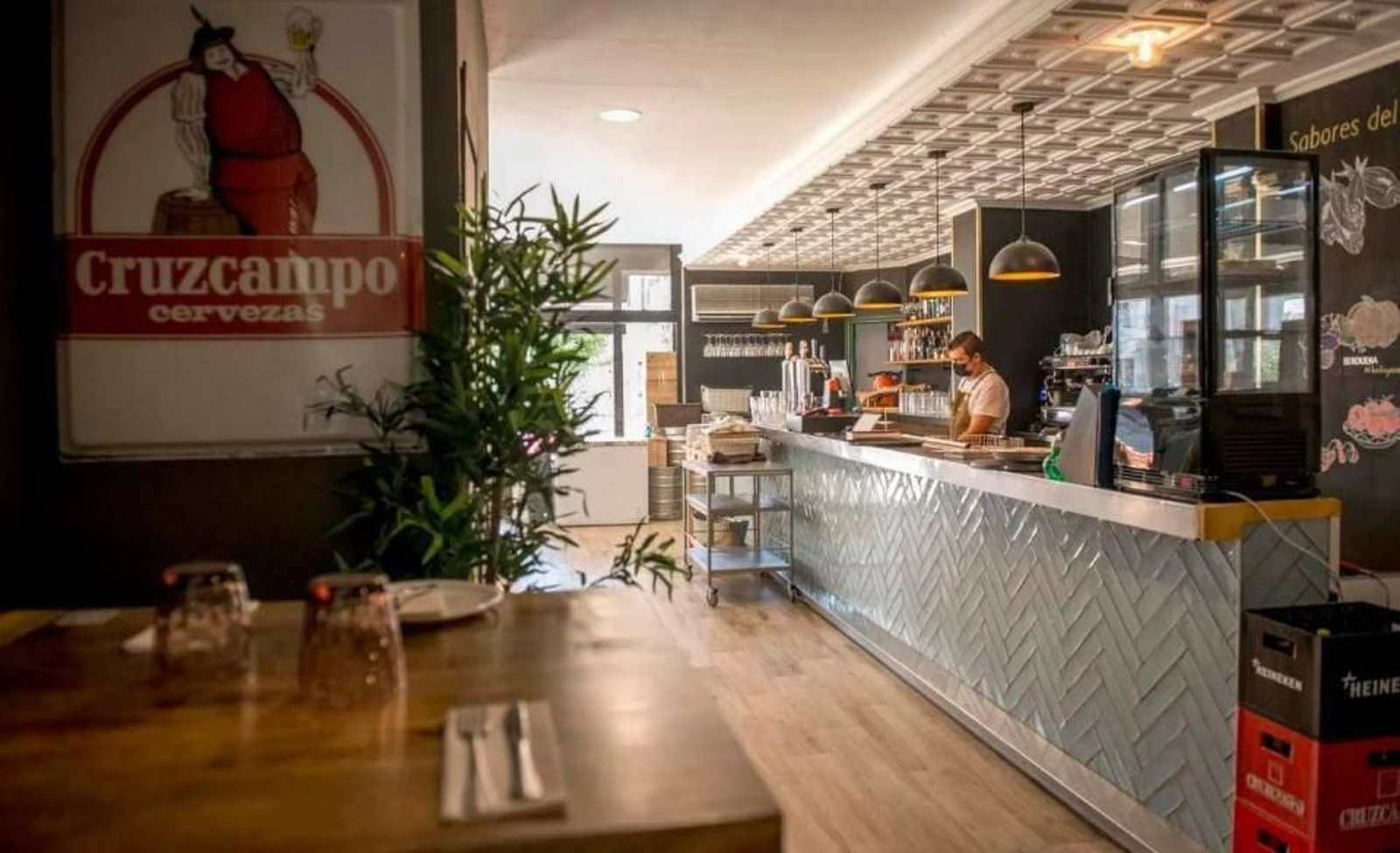 Interior del restaurante La Atrayana