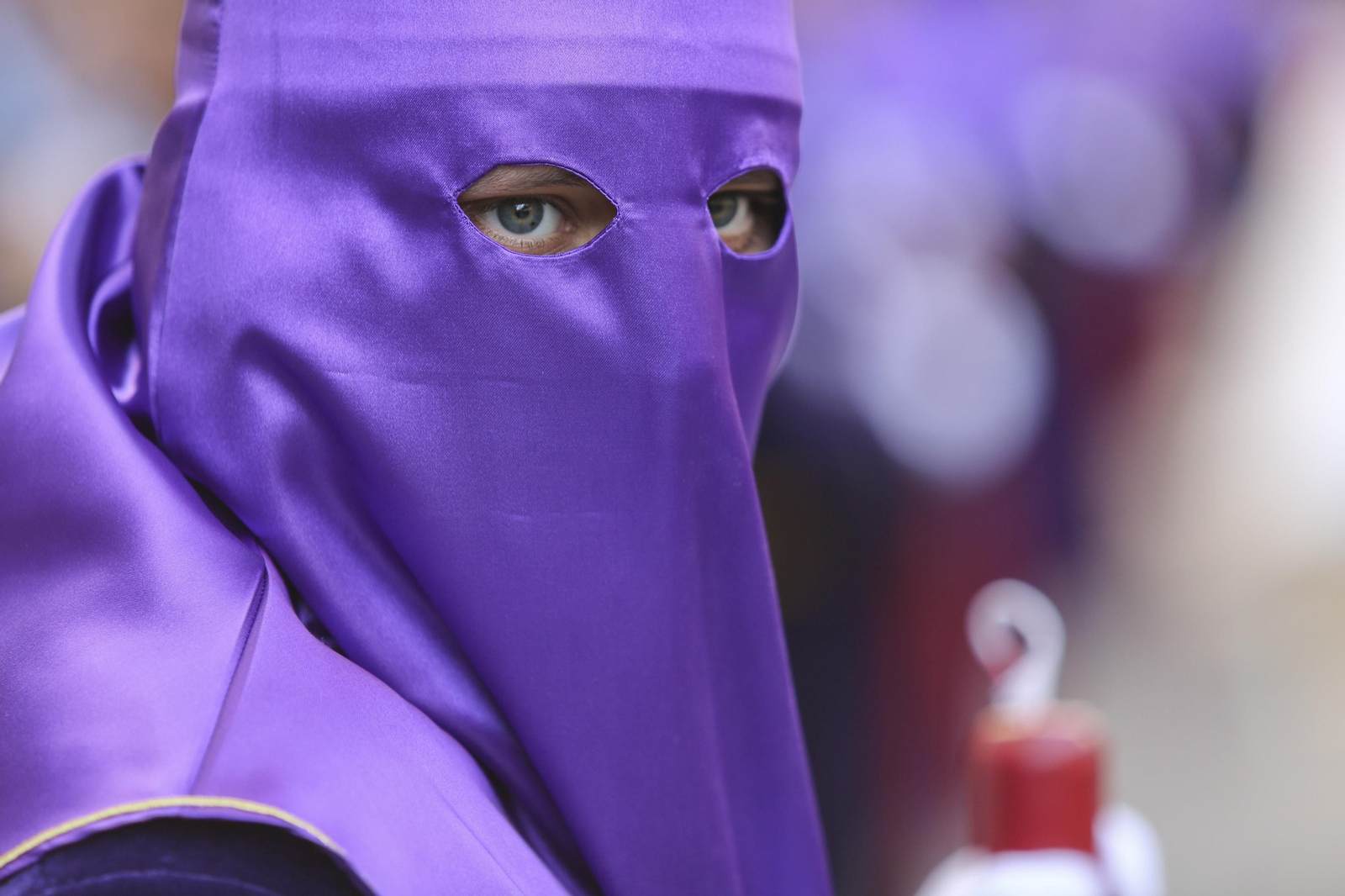 Imagen de un nazareno de la Semana Santa de Málaga Imagen de un nazareno de la Semana Santa de Málaga